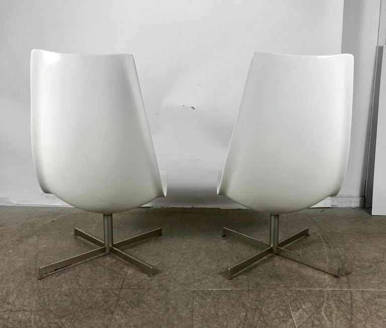 Pair of Space Age High Back Fiberglass Swivel Chairs, Montreal Expo 67 For Sale 1
