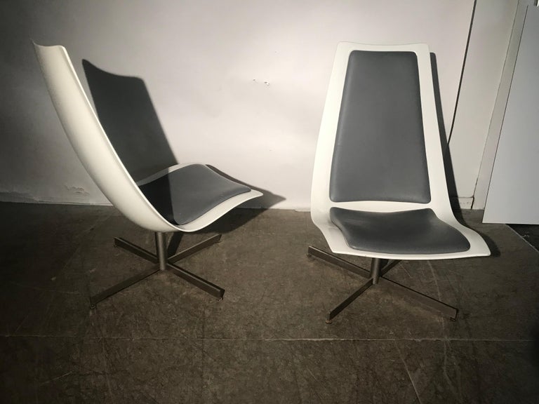 Pair of Space Age High Back Fiberglass Swivel Chairs, Montreal Expo 67 For Sale 2