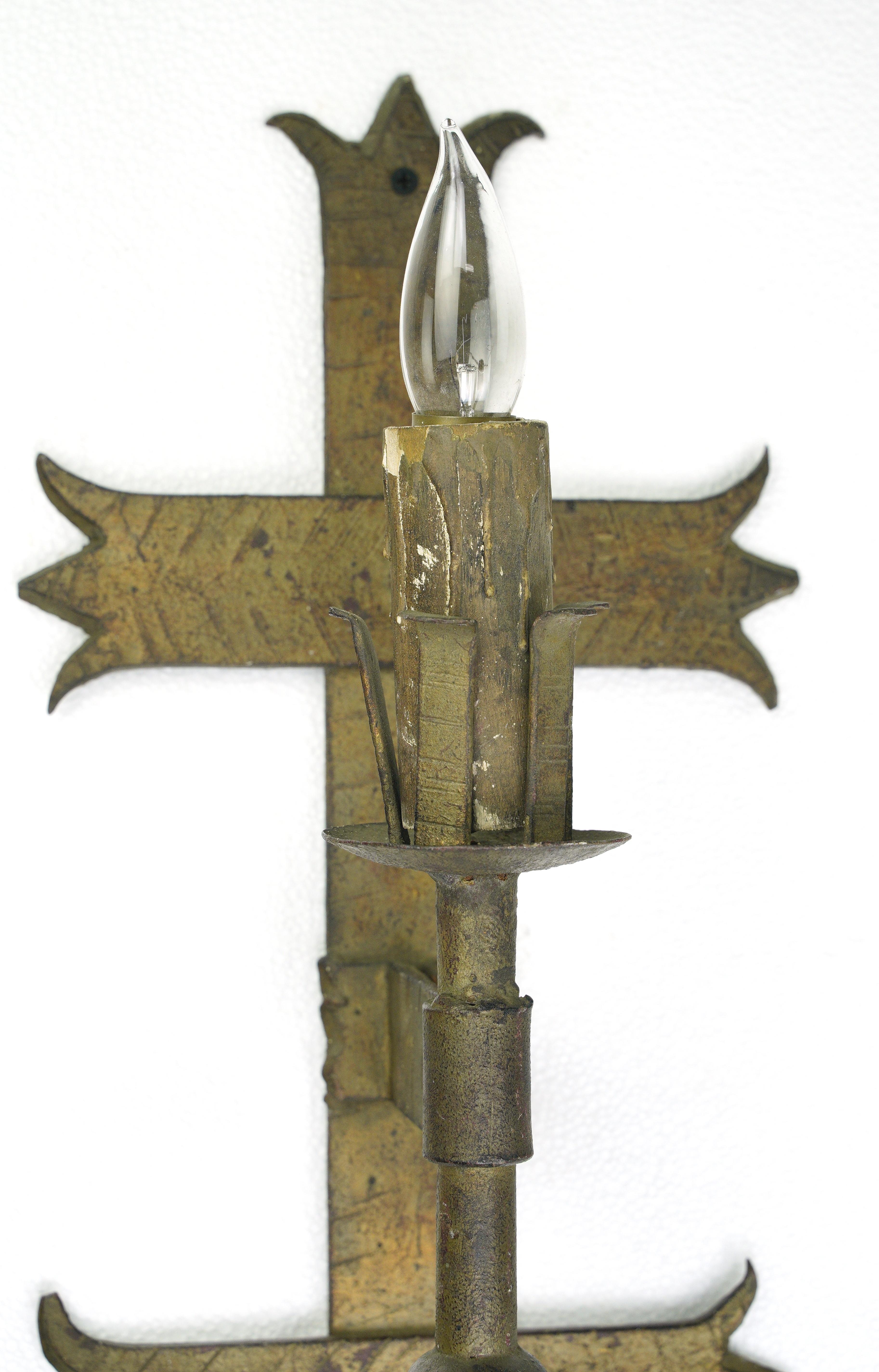 Coppia di lampade da parete in acciaio con finitura in bronzo in stile Revival spagnolo in vendita 2