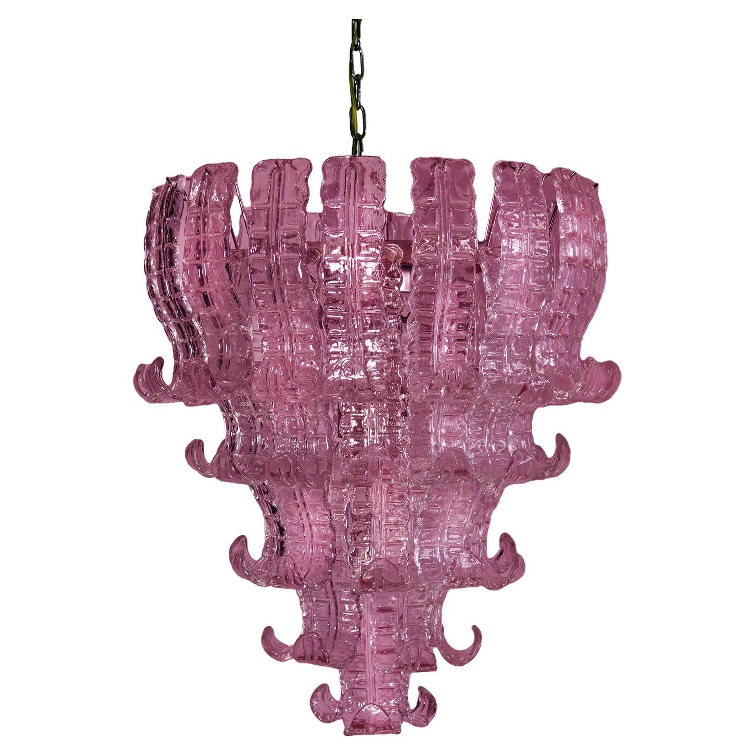 Spektakulärer venezianischer Kronleuchter aus rosa Glas. Murano (Italienisch) im Angebot