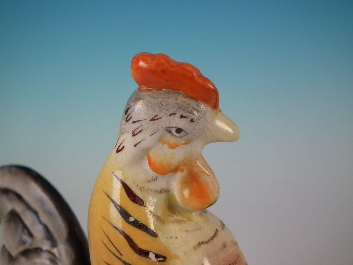 Paire de figurines Staffordshire représentant une poule et un coq / coq en vente 8