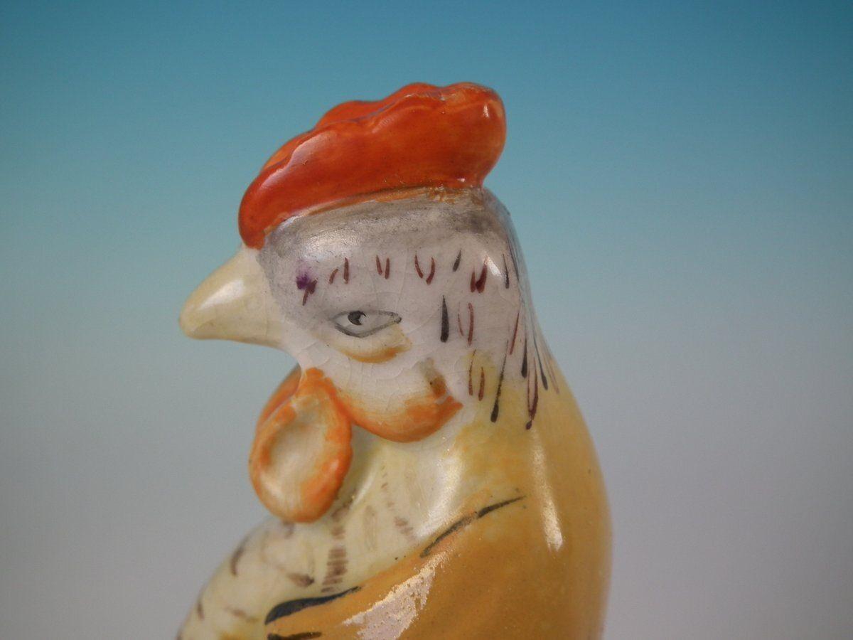 Paire de figurines Staffordshire représentant une poule et un coq / coq en vente 9