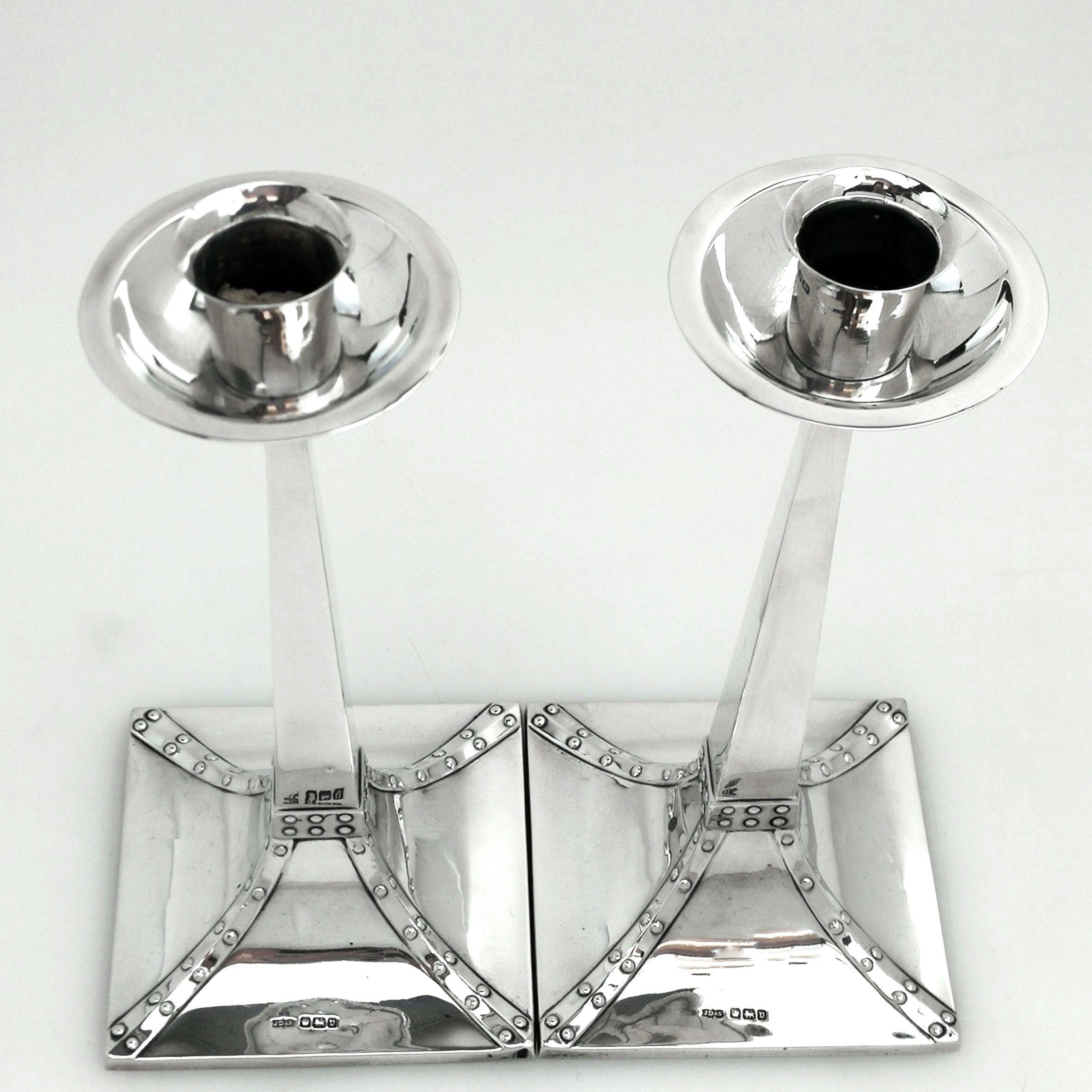 Pair of Sterling Silver Arts & Crafts Candlesticks 1913 Rivet Style In Good Condition In London, GB