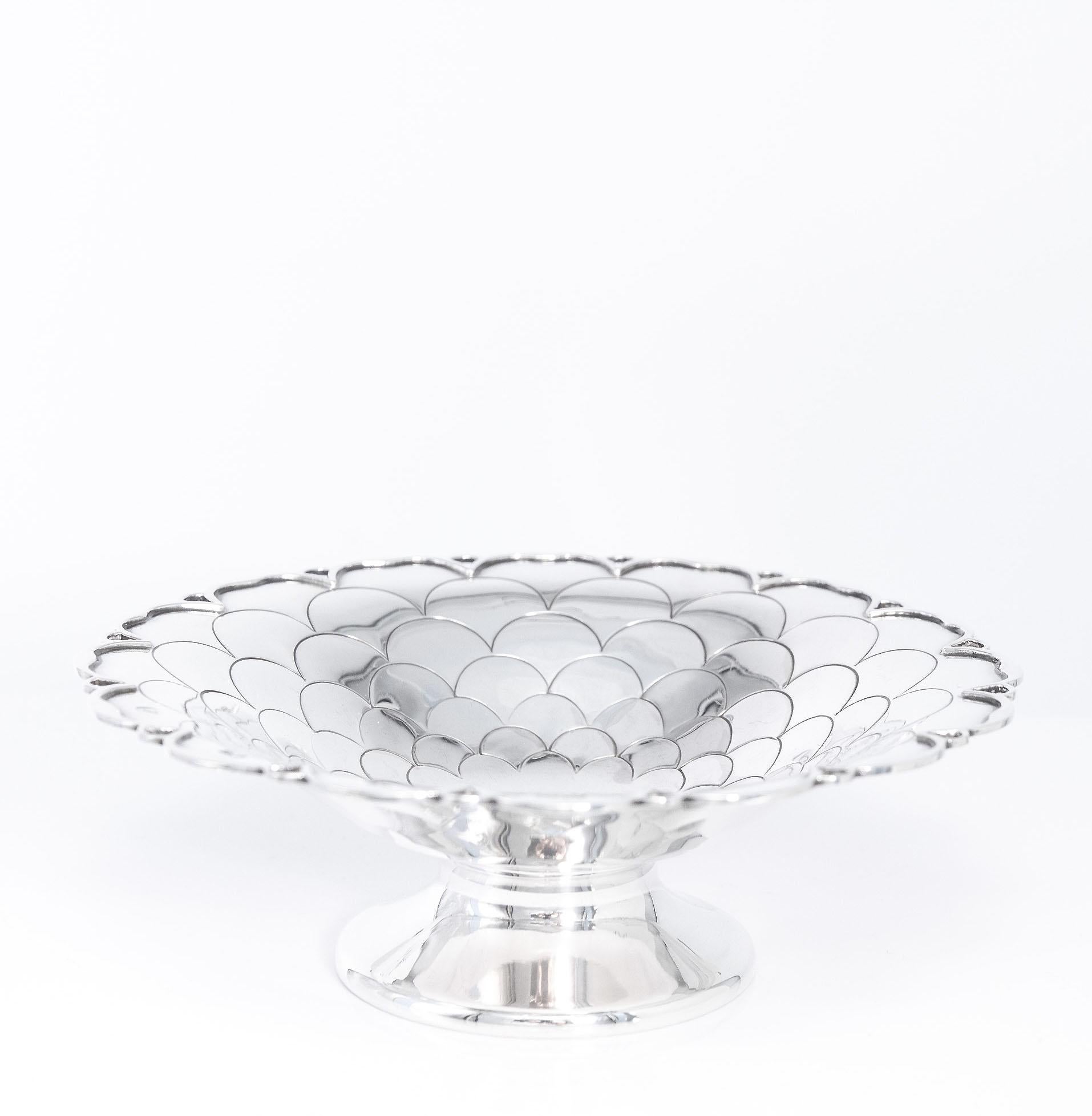 Art Deco Pair Sterling Silver Bon Bon Fish Scale Pattern Dishes By Elkington & Co For Sale