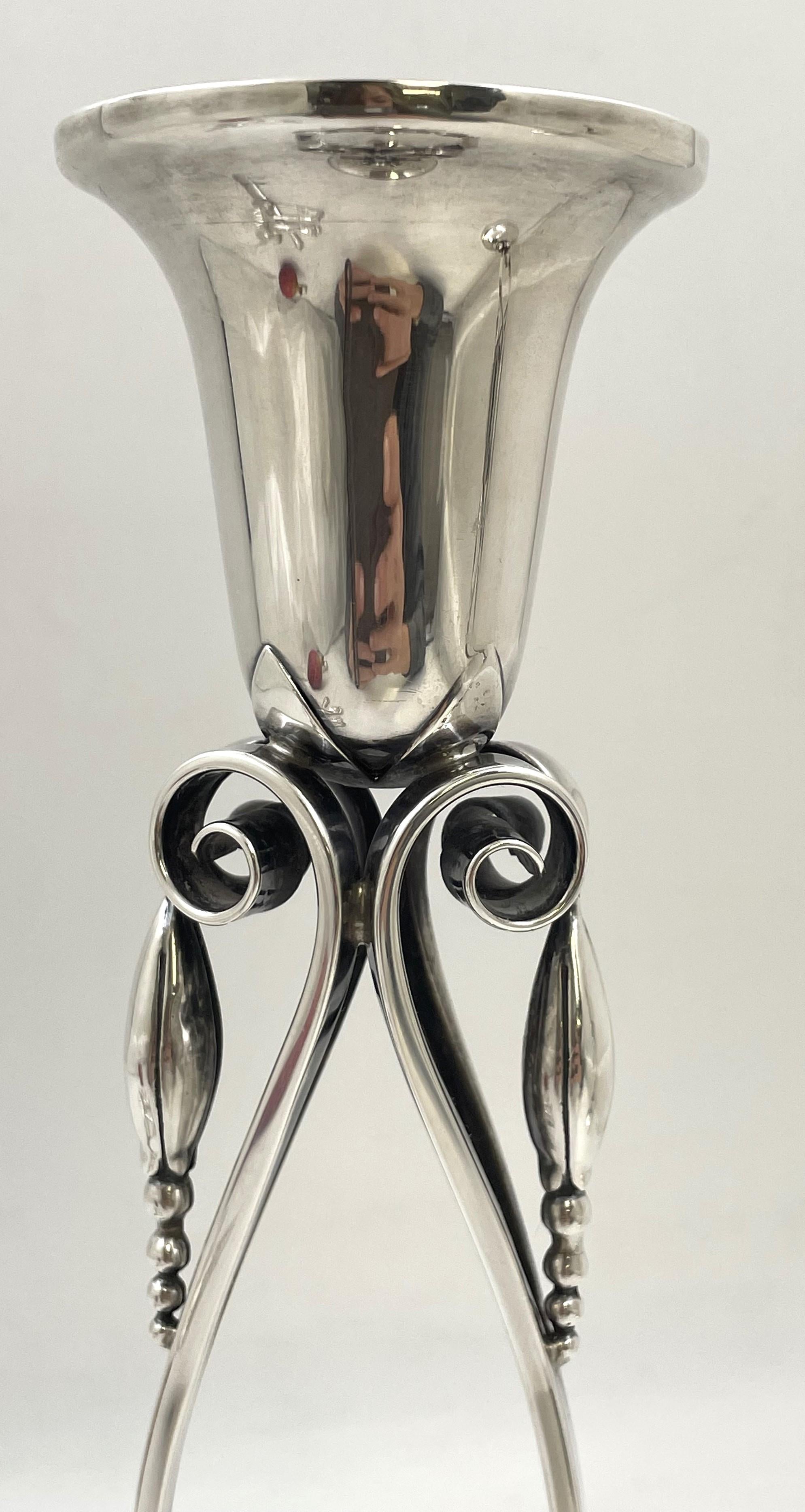 Coppia di candelabri Shabbat in argento Sterling Georg Jensen in stile moderno di metà secolo in vendita 1
