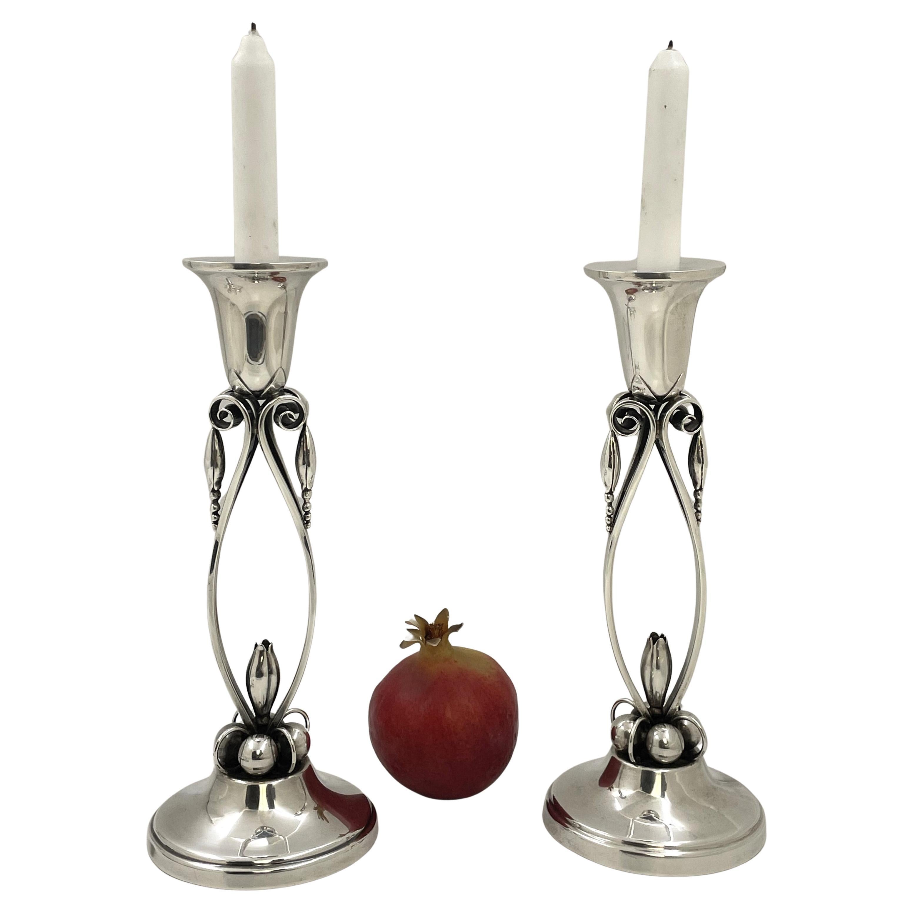 Coppia di candelabri Shabbat in argento Sterling Georg Jensen in stile moderno di metà secolo in vendita