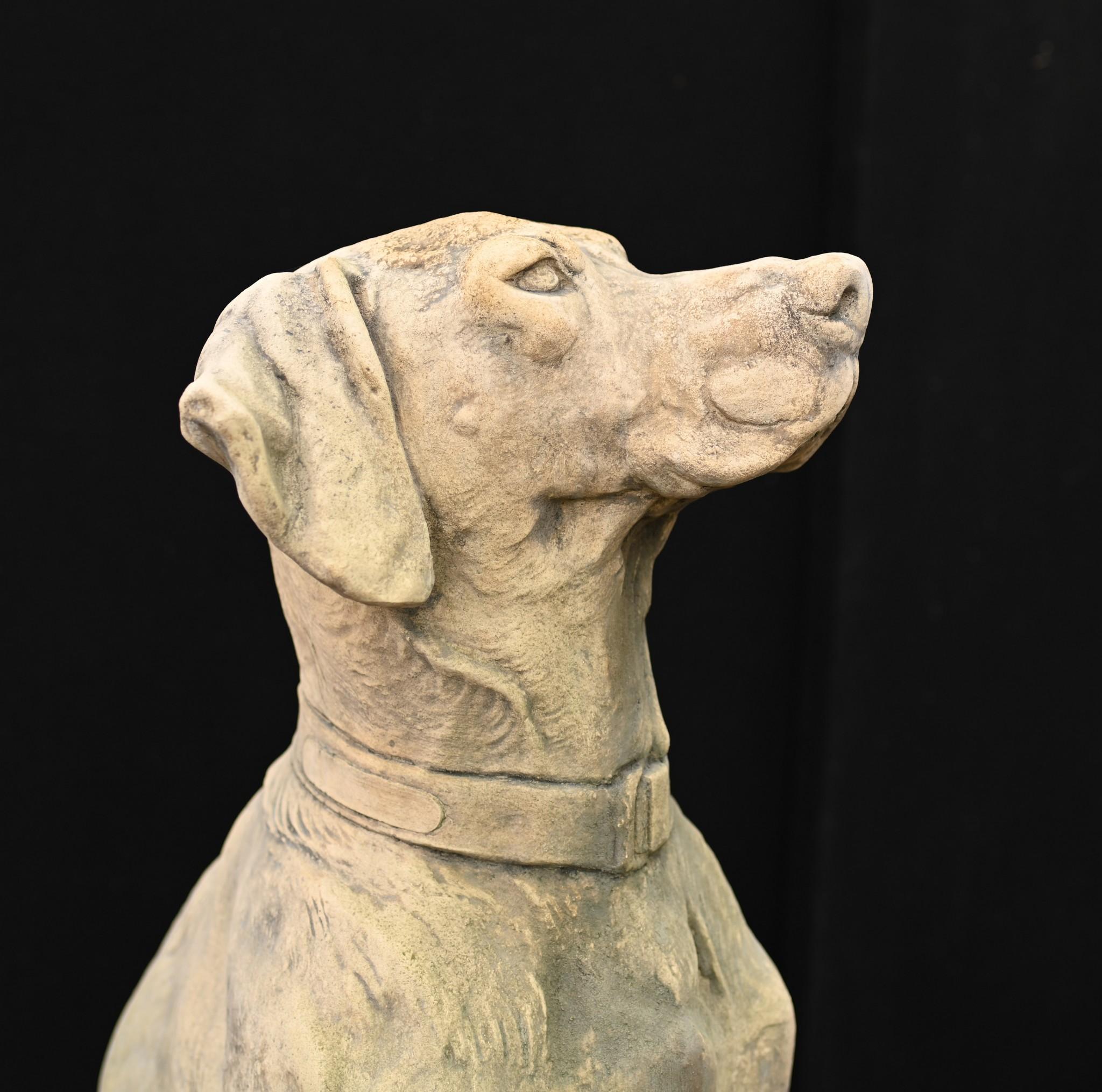 Pair Stone Hound Gatekeeper Statues Dogs Garden Ornament (Paire de statues de chiens de garde en pierre) en vente 2