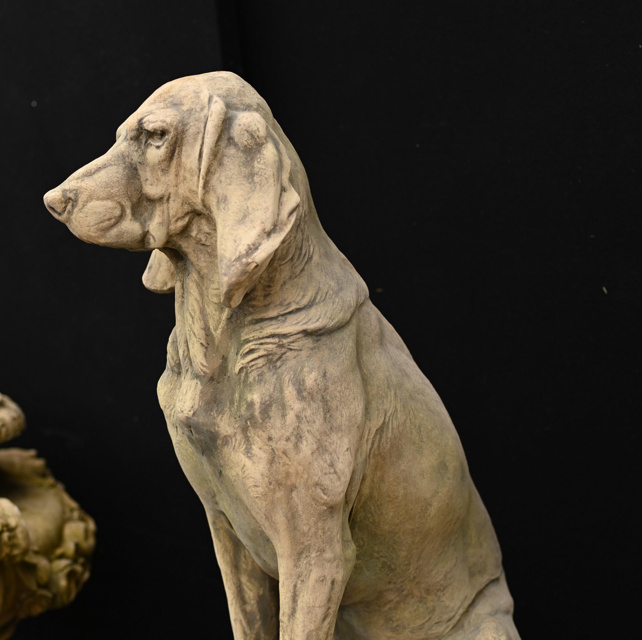 Pair Stone Hound Gatekeeper Statues Dogs Garden Ornament (Paire de statues de chiens de garde en pierre) en vente 4