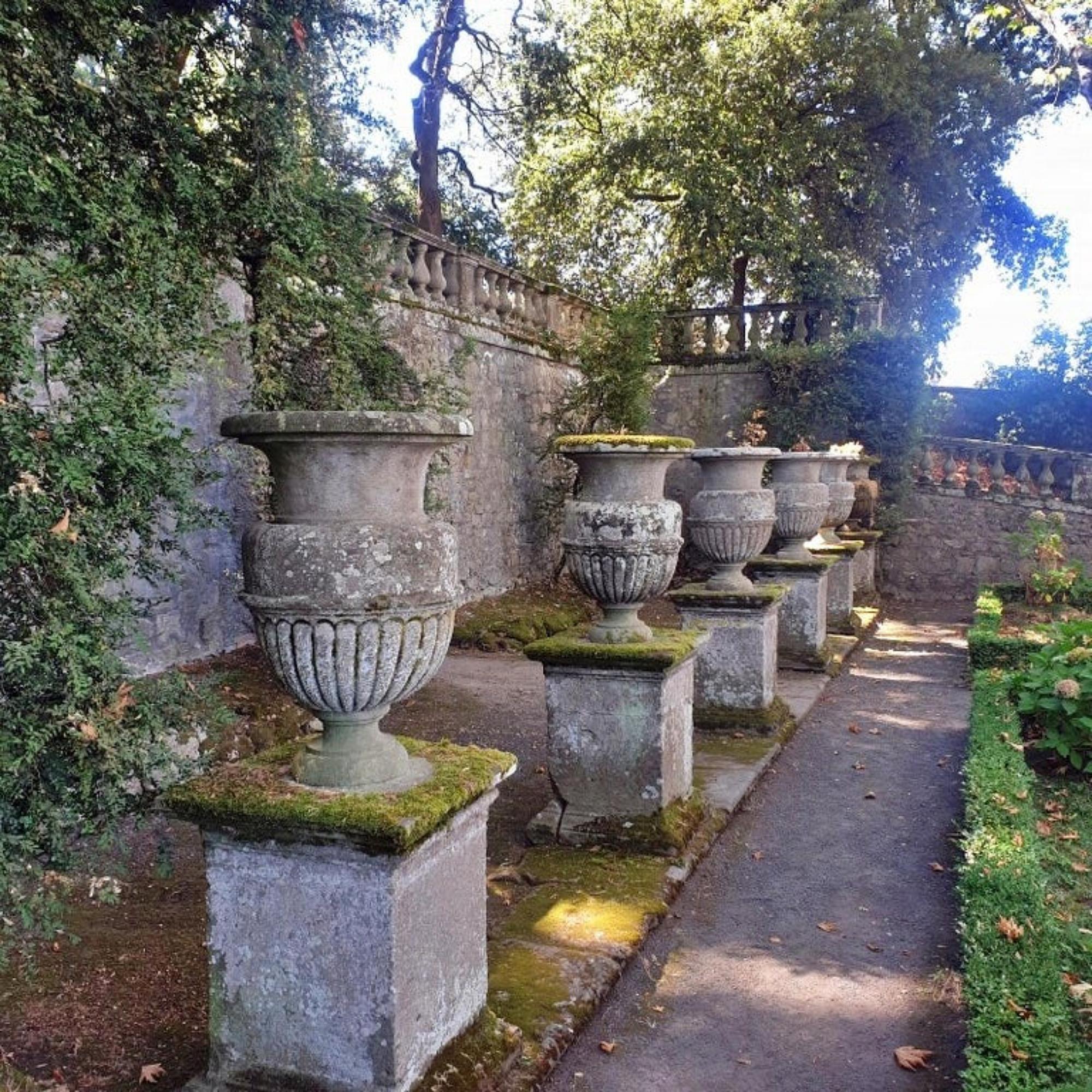 Modern Pair Stone Vases of Villa Lante Della Rovere Early 20th Century For Sale