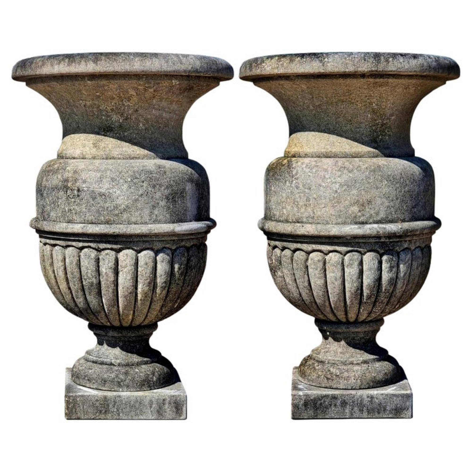 Pair Stone Vases of Villa Lante Della Rovere Early 20th Century In Good Condition For Sale In Madrid, ES