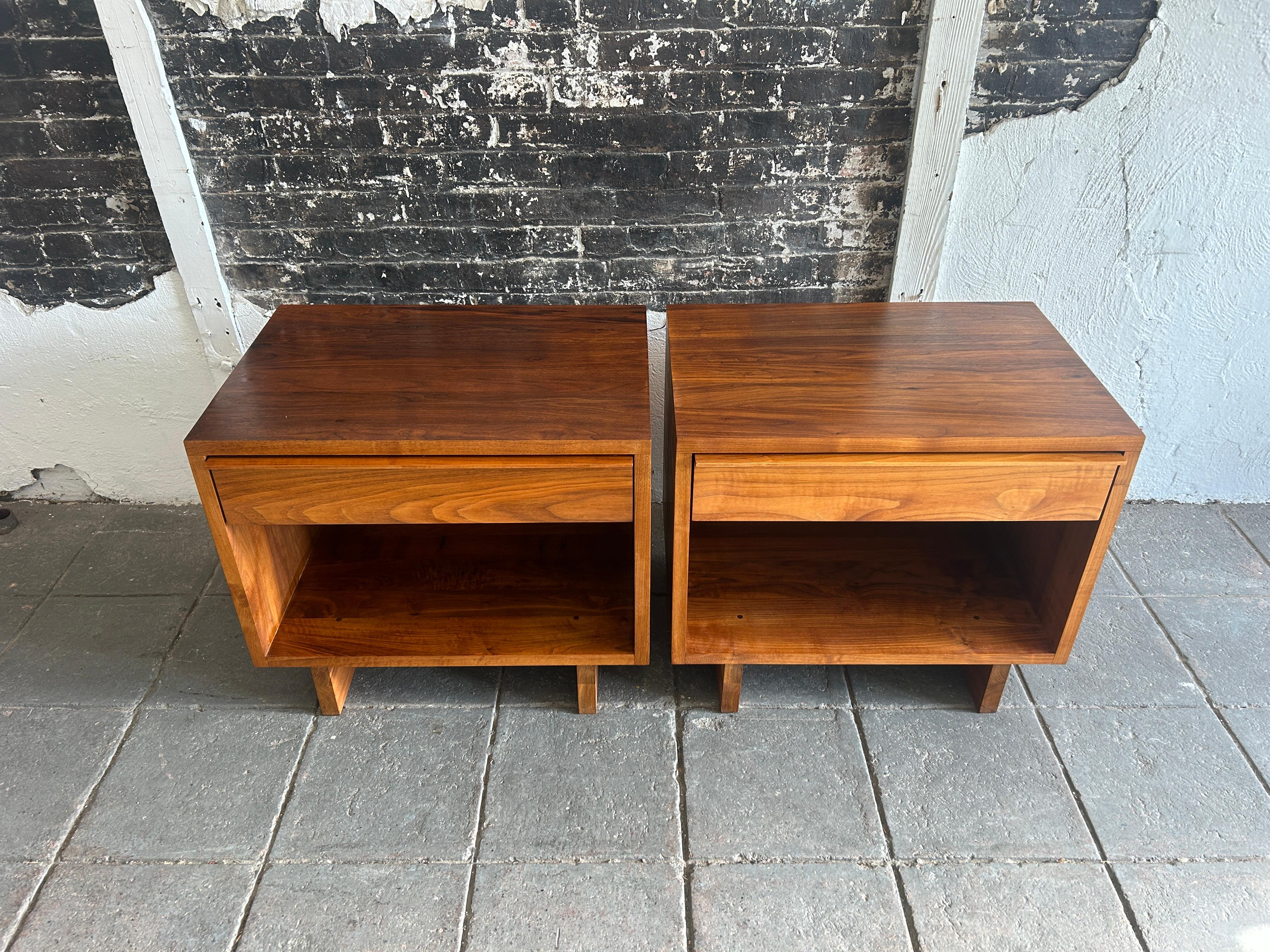 Pair Studio craft Custom made Modern Solid Walnut single drawer nightstands style of Nakashima. Beautiful design and woodwork Made in Vermont with solid walnut wood. All drawer are solid blonde birch wood with metal drawer glides. Very solid