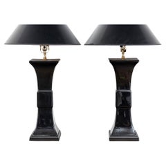 Paar schwarz glasierte Keramik-Tischlampen im Stil