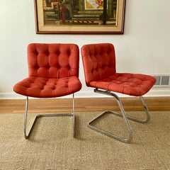 Pareja de sillas cantilever de piel de ante diseñadas por Robert Haussmann para De Sede