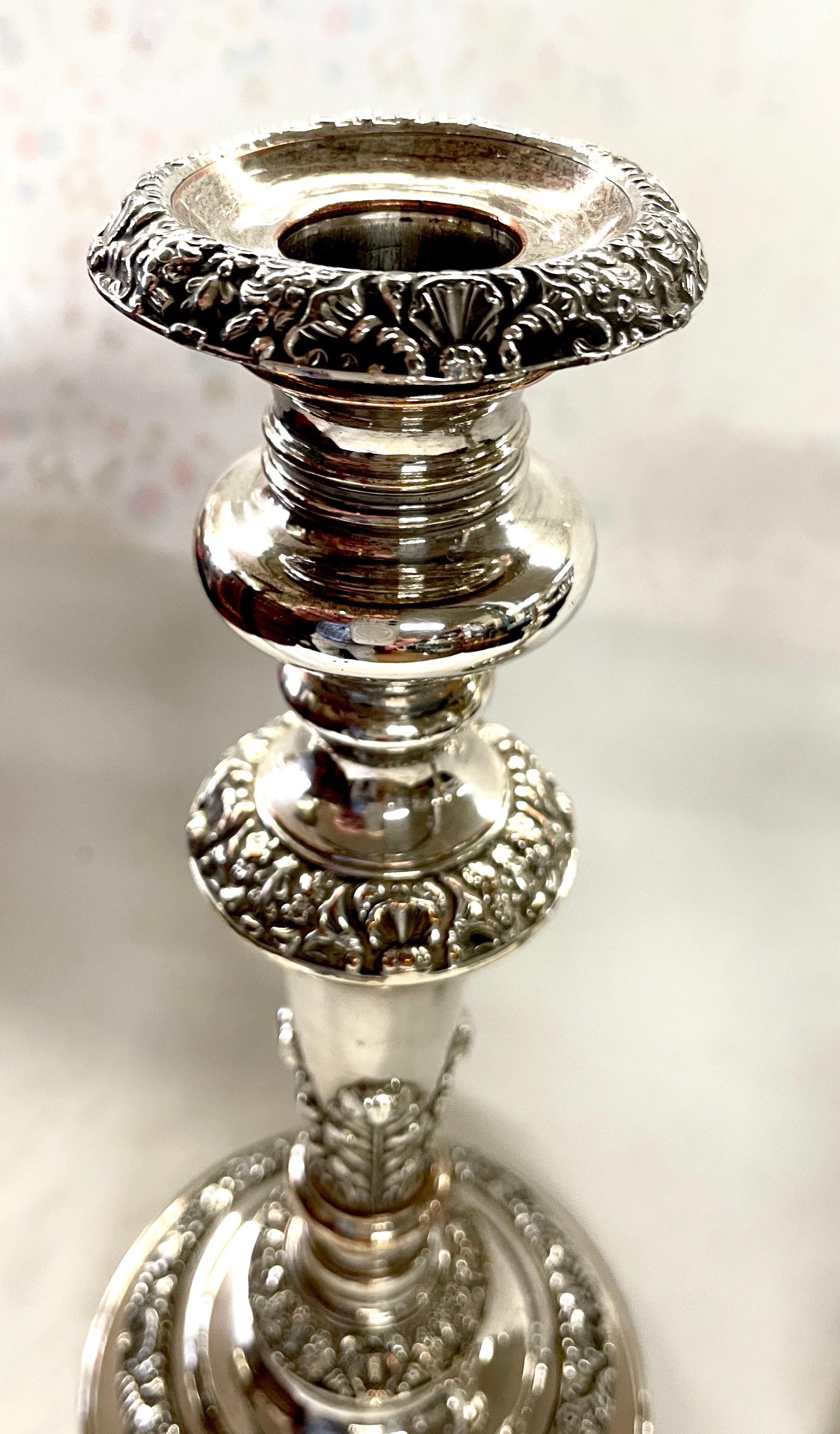 COPPIA Superba di antichi candelieri inglesi in stile rococò in Sheffield, Acanthus in vendita 1