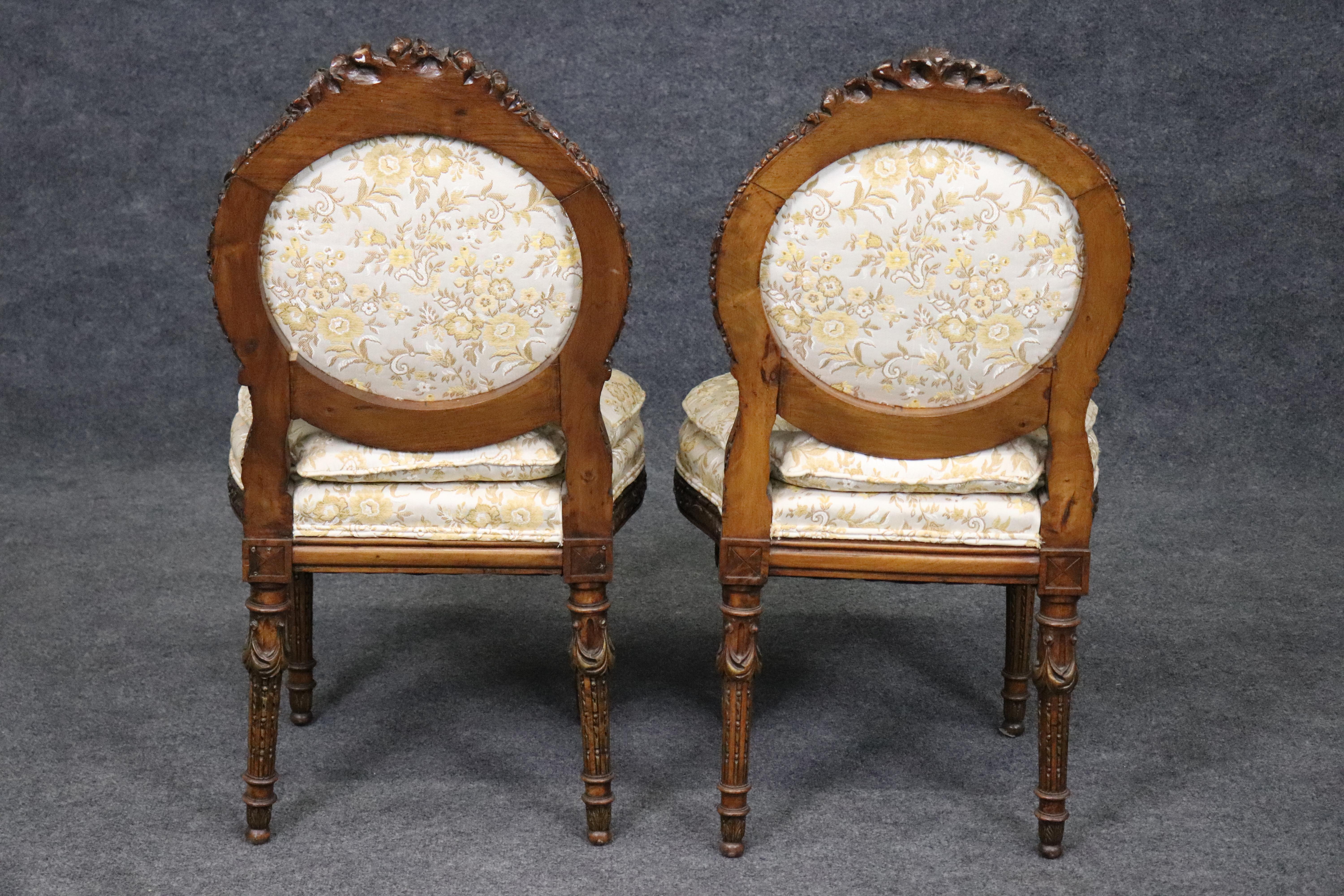 Pair Superb Carved Walnut French Louis XV Boudoir Side Chairs Circa 1920 In Good Condition For Sale In Swedesboro, NJ