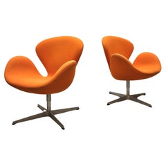 Pair Swan Chair by Arne Jacobsen for Fritz Hansen 2006 Model