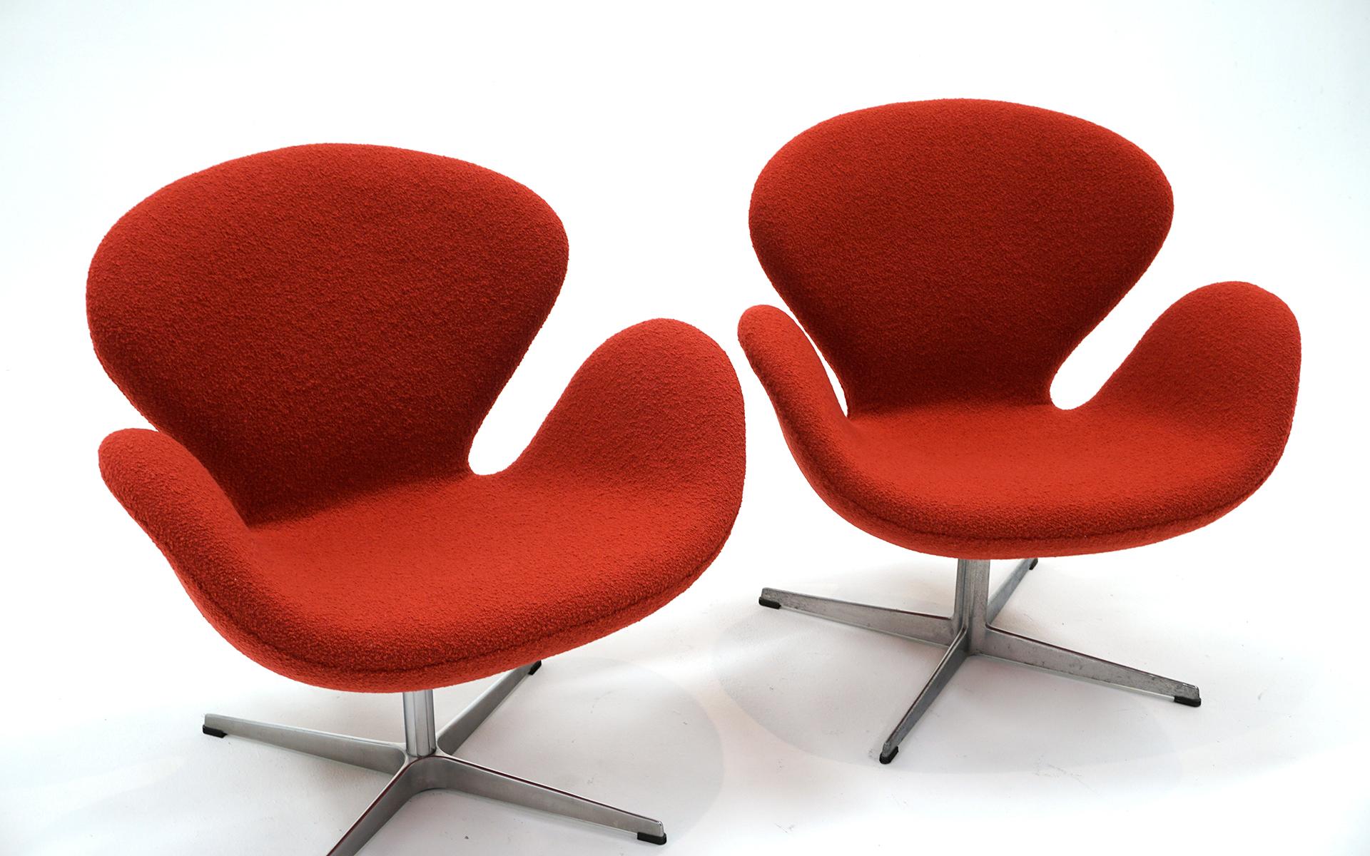 Scandinave moderne Paire de chaises Swan d'Arne Jacobsen pour Fritz Hansen. en vente