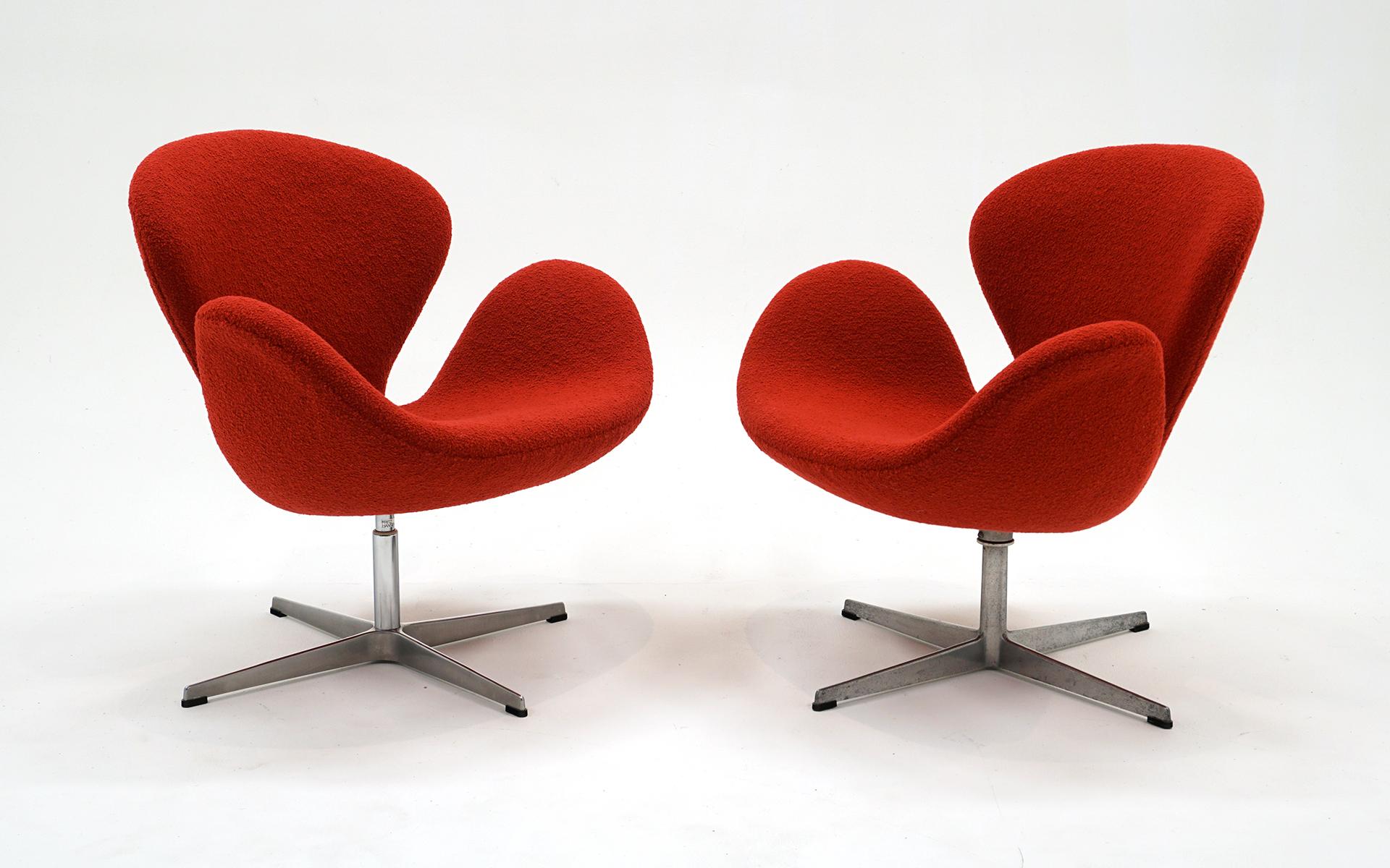 Danois Paire de chaises Swan d'Arne Jacobsen pour Fritz Hansen. en vente