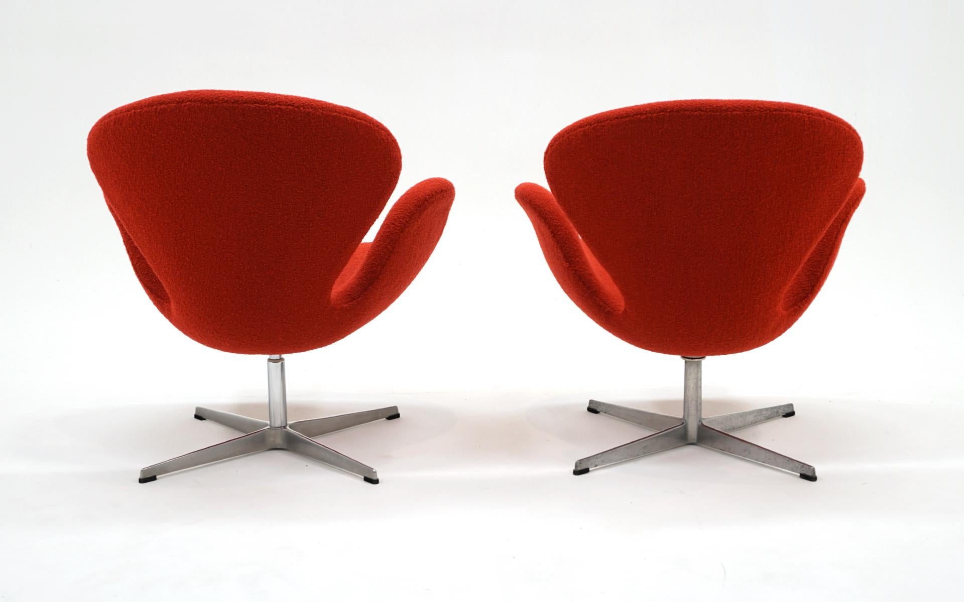 Aluminium Paire de chaises Swan d'Arne Jacobsen pour Fritz Hansen. en vente
