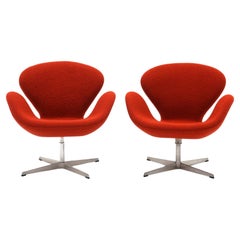 Vintage Pair Swan Chair by Arne Jacobsen for Fritz Hansen.