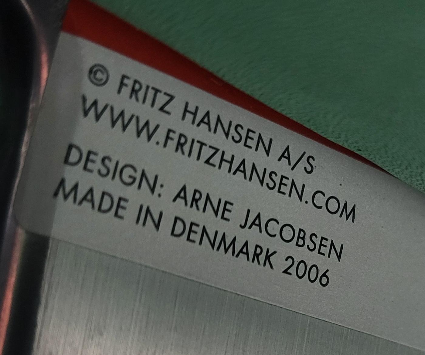 Aluminum Pair Swan Chair by Arne Jacobsen for Fritz Hansen Mint Green Naturale For Sale