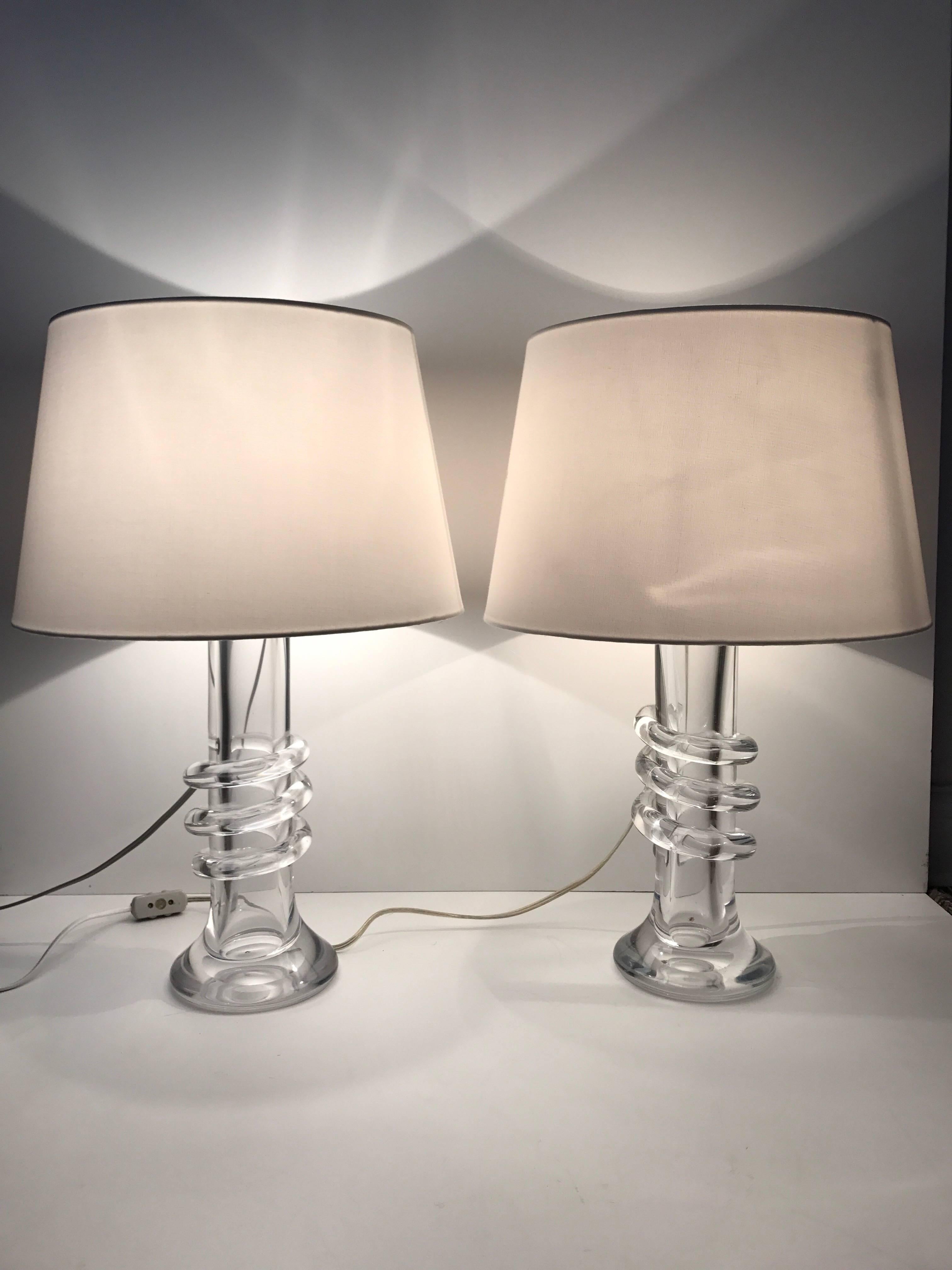 Pair of Swedish art glass table lamps by Hannelore Dreutler for Ateljé Lyktan Åhus.
A very beautiful pair of table lamps designed by Hannelore Dreutler for Ateljé Lyktan, circa 1980.
Handmade and blown art glass made by Arthur Zirnsack from the