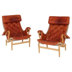 Schwedische Bruno Mathsson Pernilla Easy Chairs, Cognacfarbenes Leder, 1970er Jahre, Paar