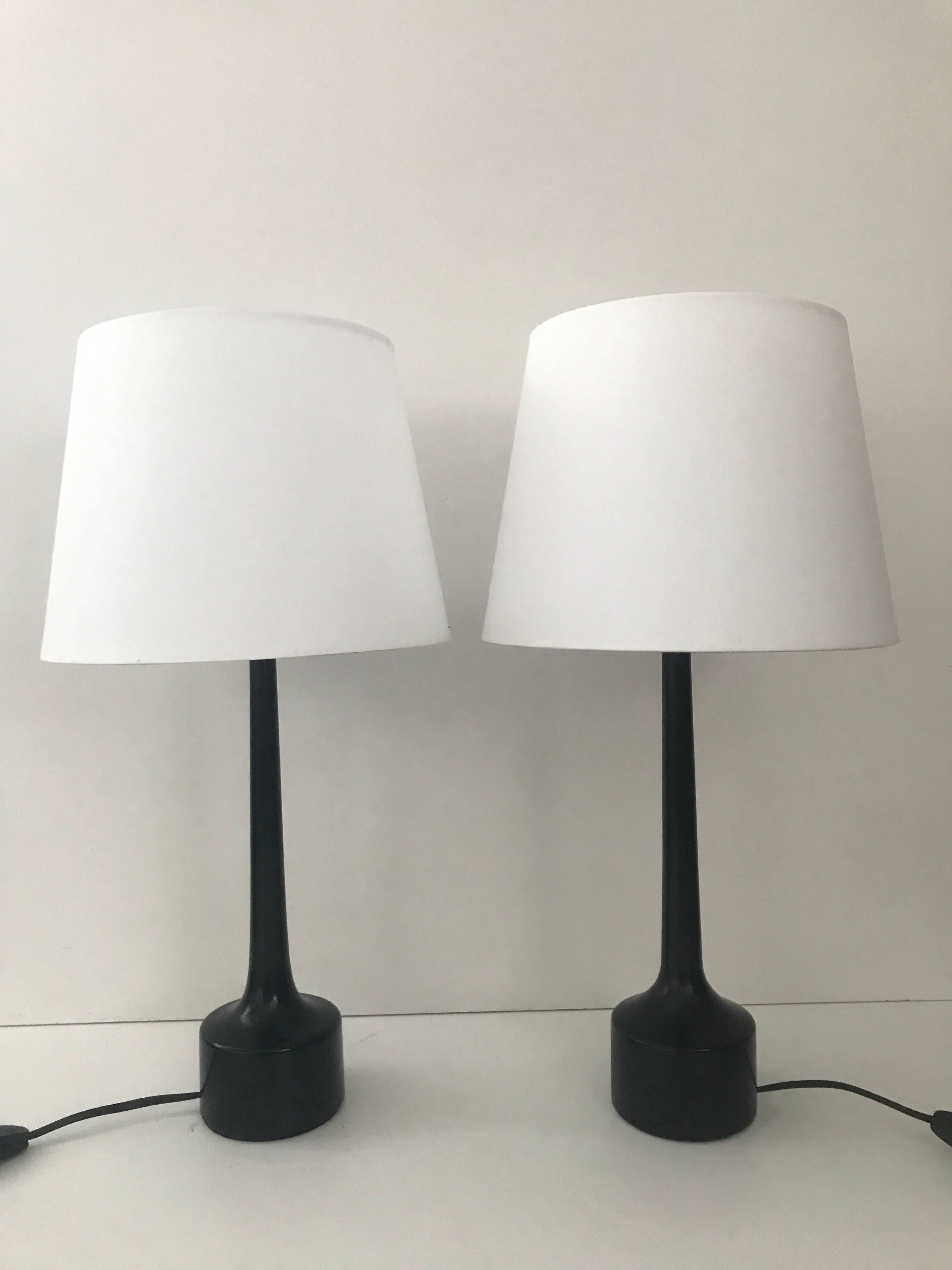 Scandinavian Modern Pair of Swedish Hans-Agne Jakobsson Black Lacquered Wooden Table Lamps, 1955 For Sale