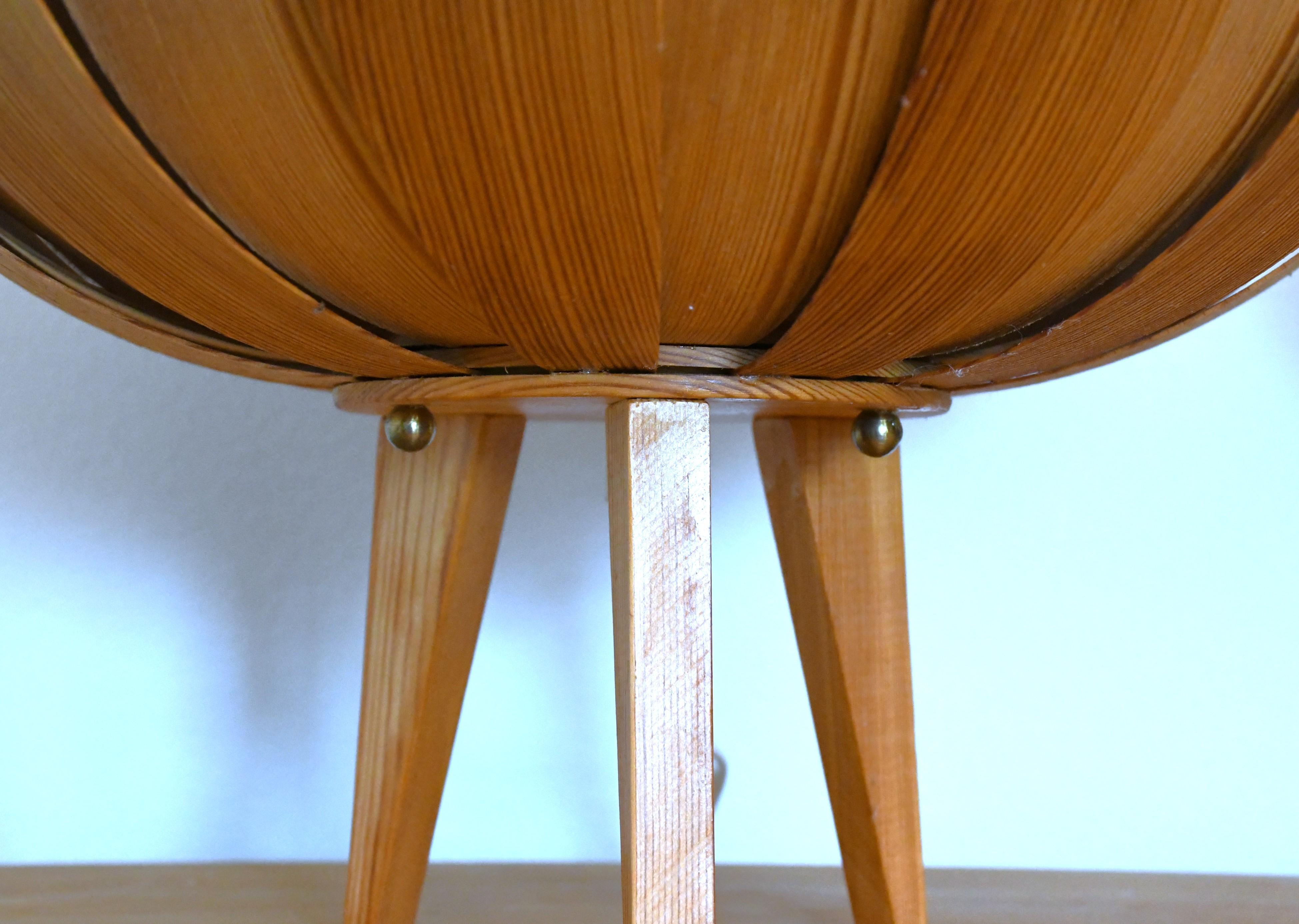 Pareja de lámparas de sobremesa de chapa de pino sueco de Hans-Agne Jakobsson para Ellysett, años 60 en venta 5