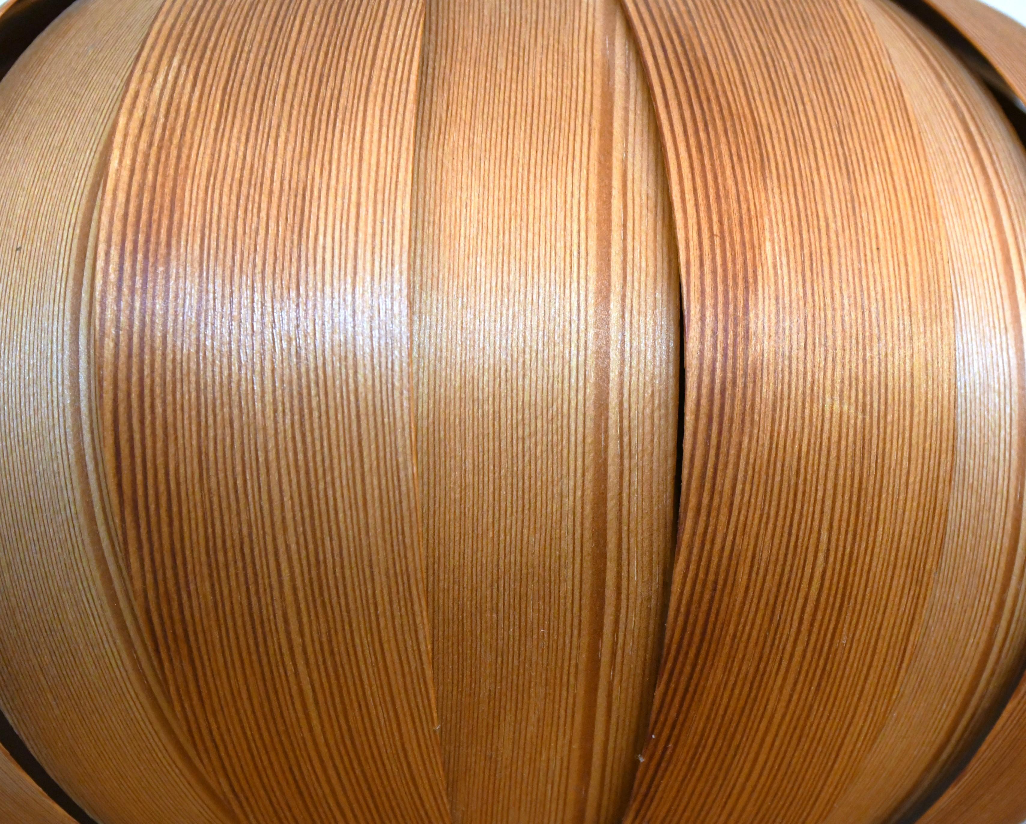 Pareja de lámparas de sobremesa de chapa de pino sueco de Hans-Agne Jakobsson para Ellysett, años 60 en venta 7