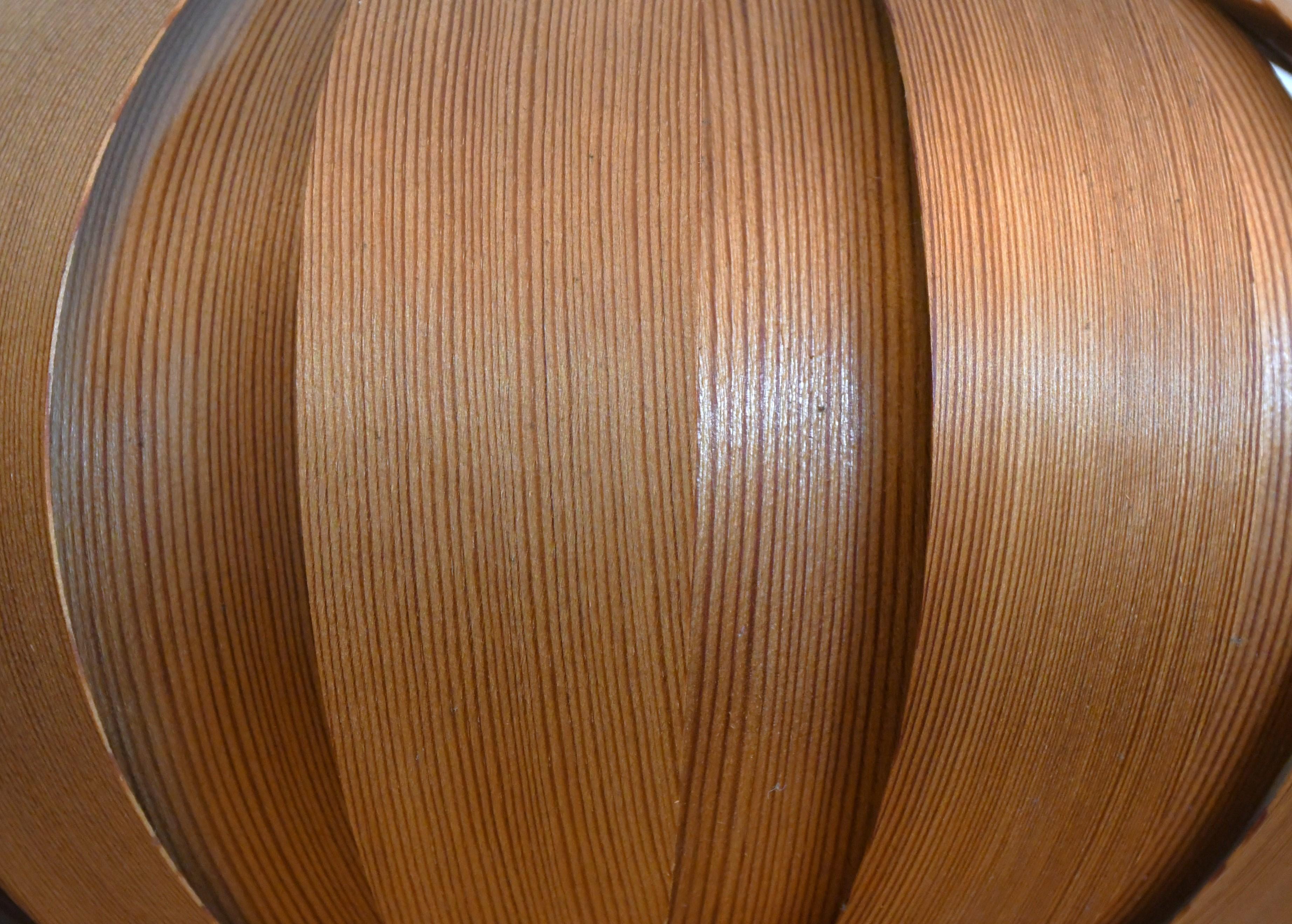 Pareja de lámparas de sobremesa de chapa de pino sueco de Hans-Agne Jakobsson para Ellysett, años 60 en venta 8