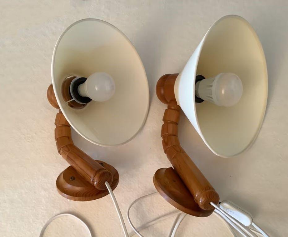 Schwedische Wandleuchter aus Kiefernholz mit Gelenk von Solbackens Svarveri, 1960er Jahre, Paar im Angebot 2
