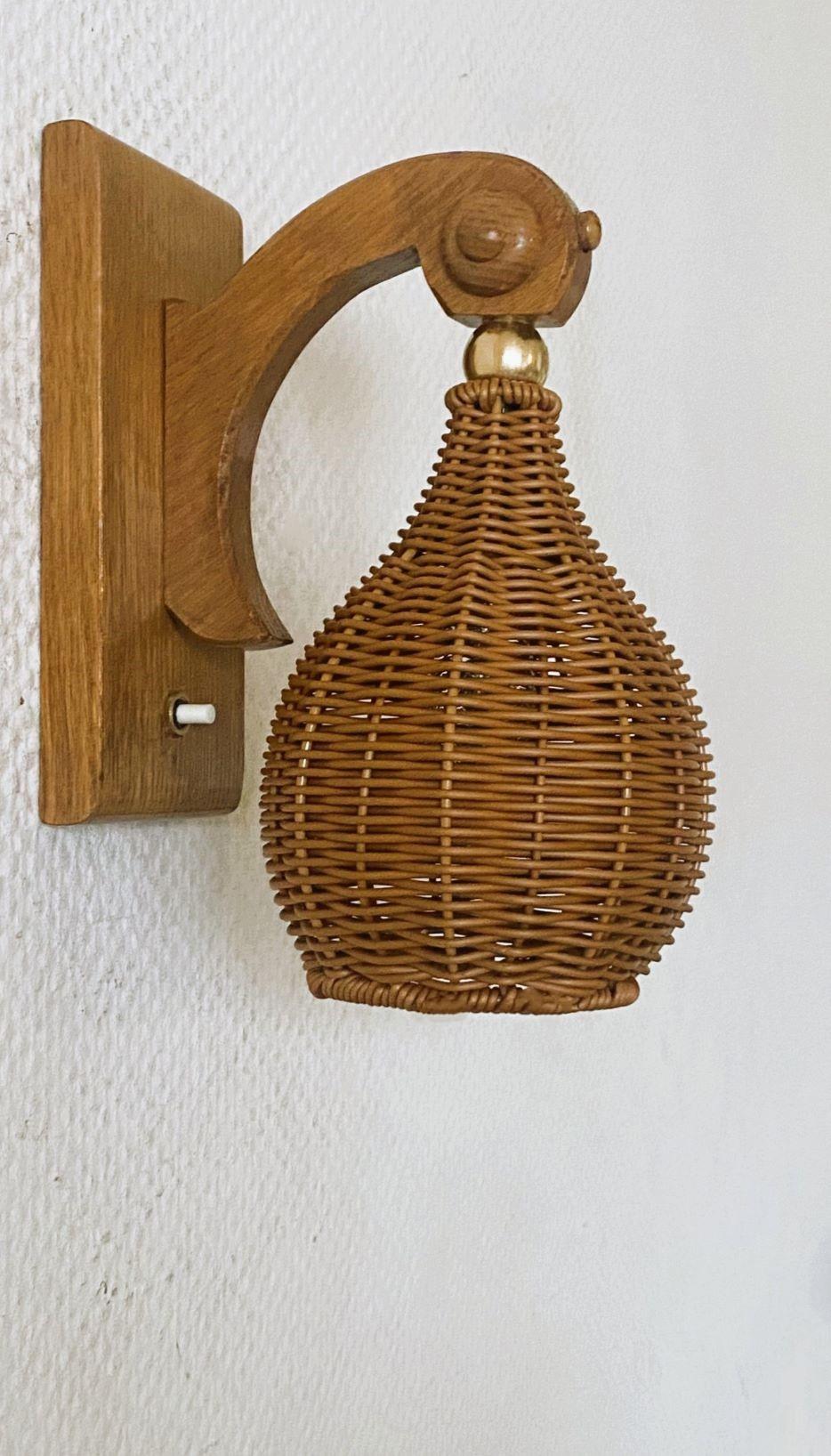 Pair Swedish Pine Wood Wall Sconces with Wicker Shades, Sweden, 1960s In Good Condition For Sale In Frankfurt am Main, DE