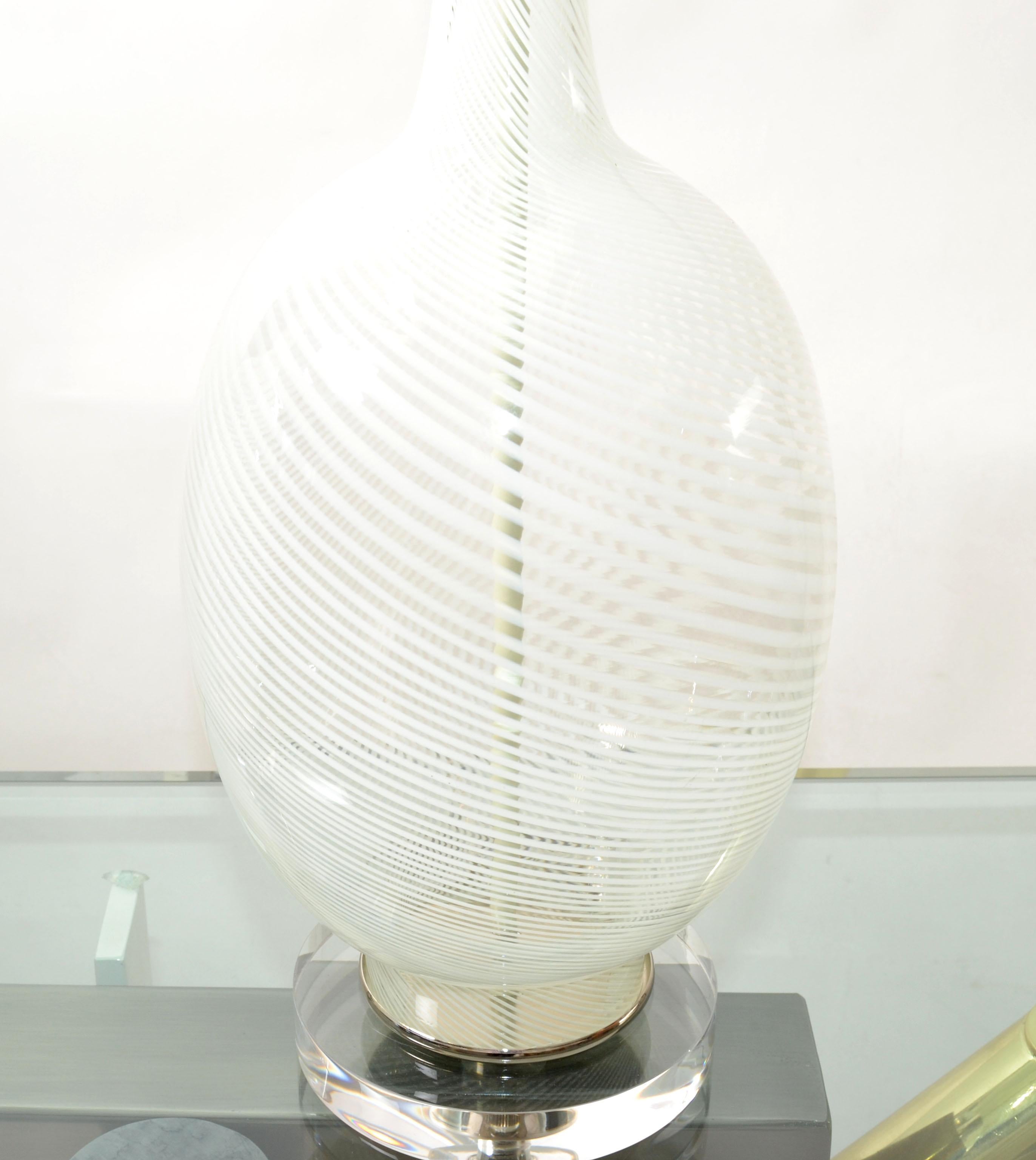 Mid-Century Modern-Tischlampen aus mundgeblasenem Kunstglas von Blenko, Paar, Wirbel im Angebot 2