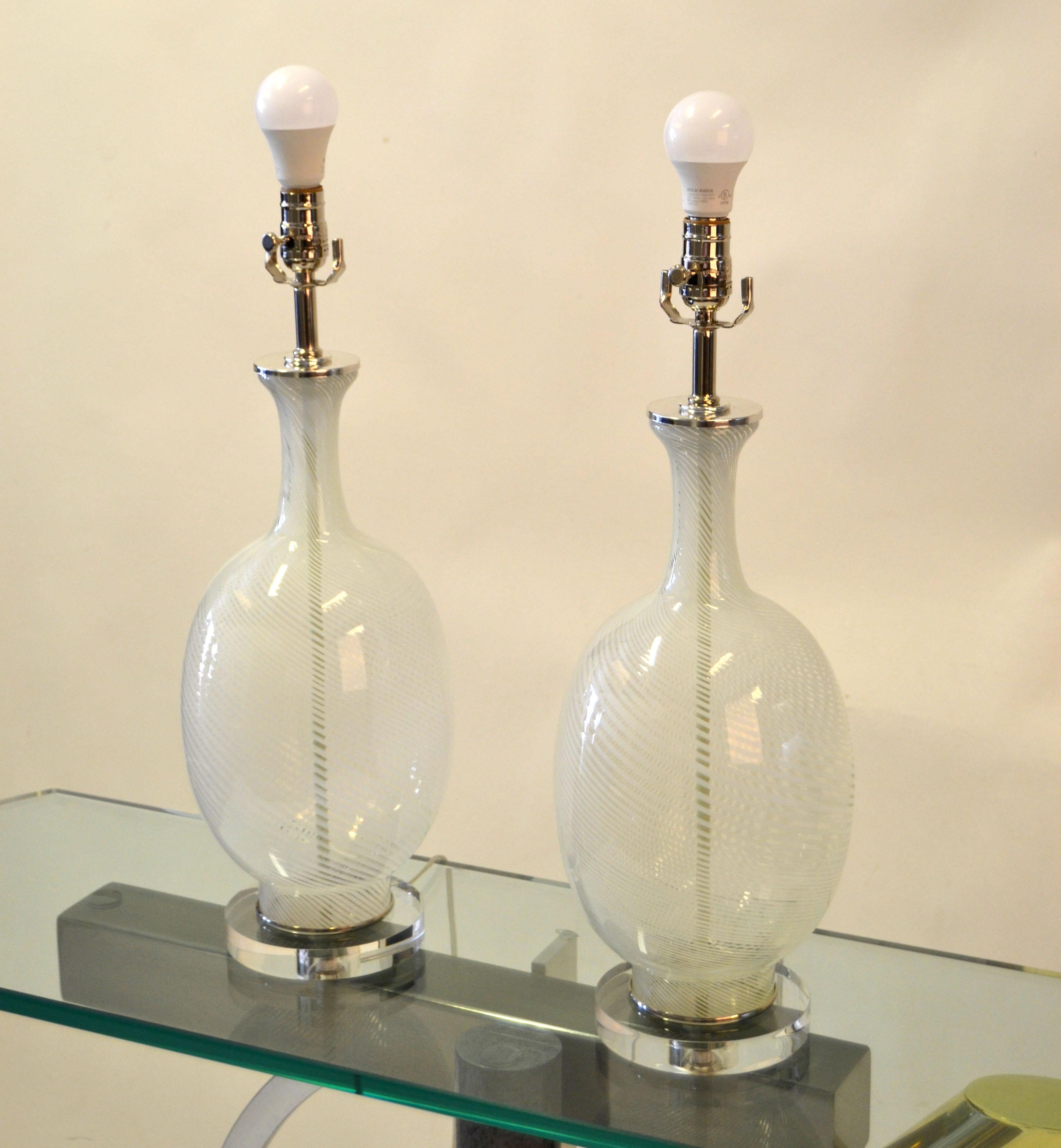 Pair, Swirl Mid-Century Modern Transparent Blown Art Glass Table Lamps by Blenko In Good Condition For Sale In Miami, FL
