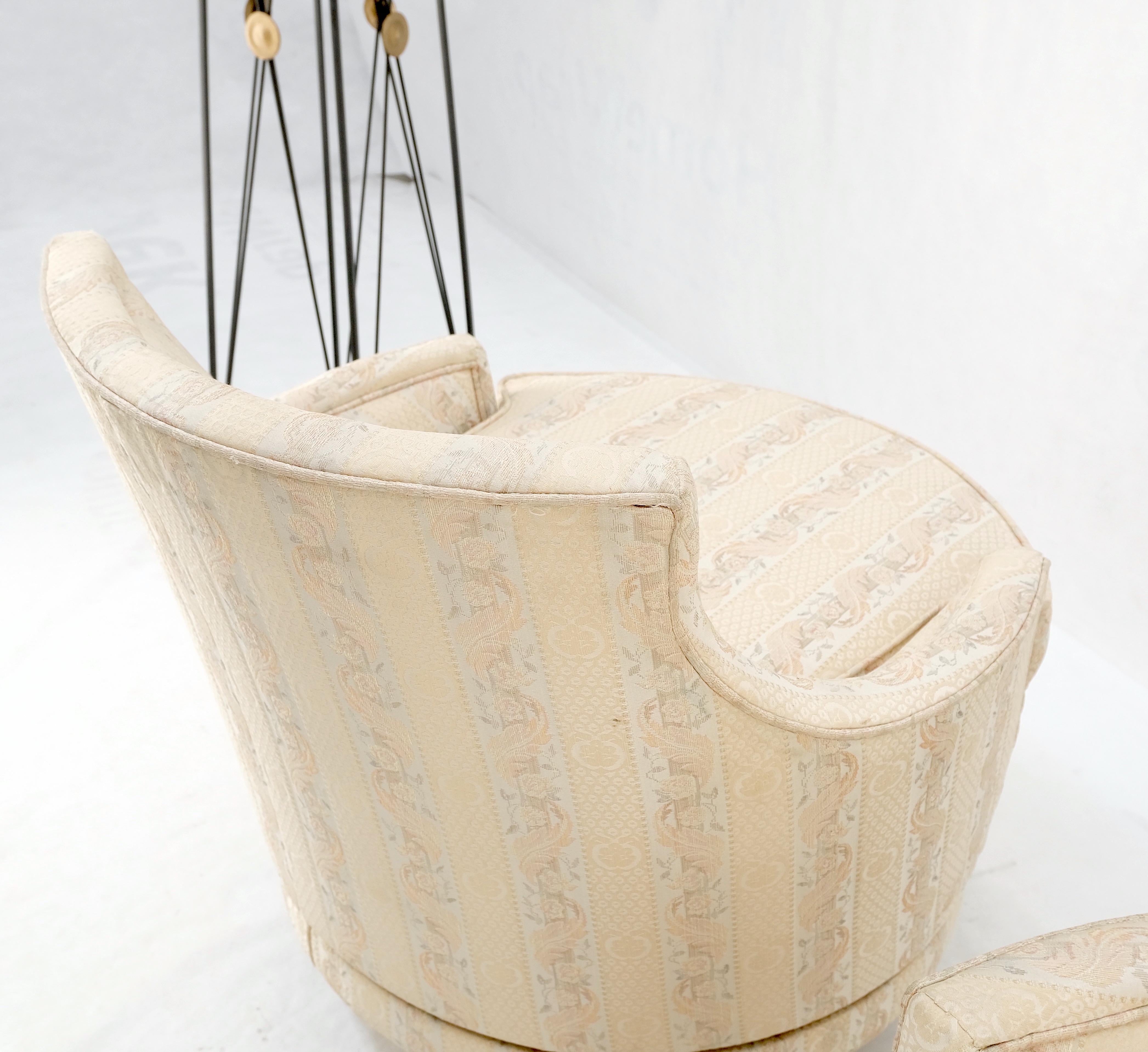 Tissu d'ameublement Paire de chaises longues pivotantes Art Deco Mid Century Modern Compact Round Barrel Pod  en vente