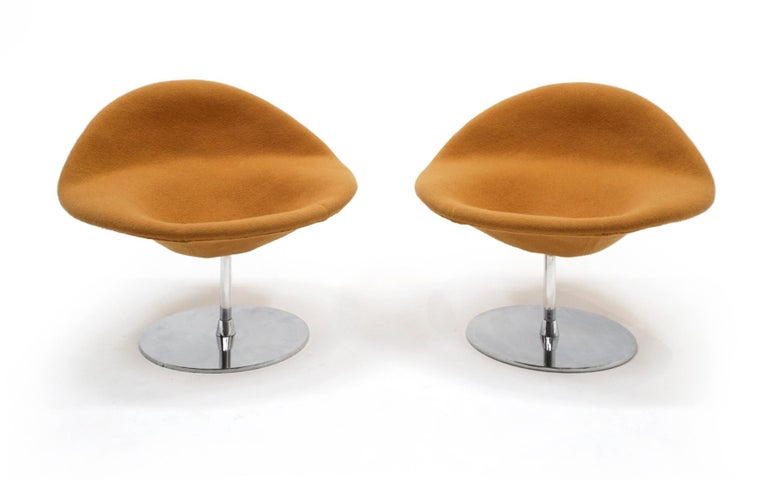 Dutch Pair Swivel Lounge Chairs Model 421 by Pierre Paulin for Artifort, 1970s For Sale