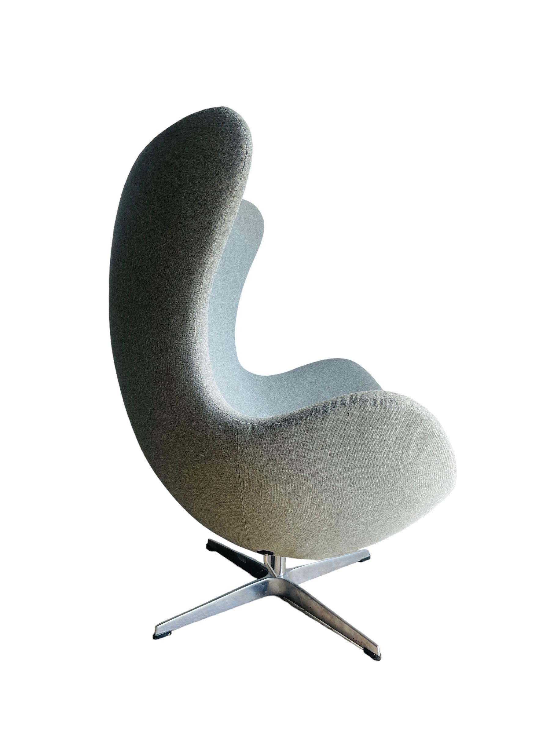 Mid-Century Modern Pair Swiveling Fritz Hansen Style Egg Chair  For Sale