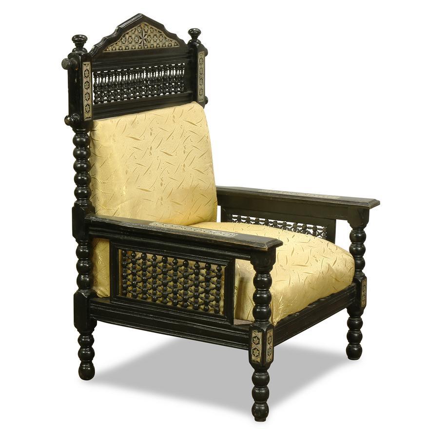 Paar syrische Sessel aus ebonisiertem Holz und Perlmutt mit Intarsien aus dem späten 19. Jahrhundert (Handgeschnitzt) im Angebot