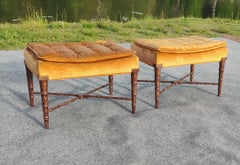 Paire d'ottomans en faux bambou et bois de saumon de style T.H. Robsjohn-Gibbings, années 1950