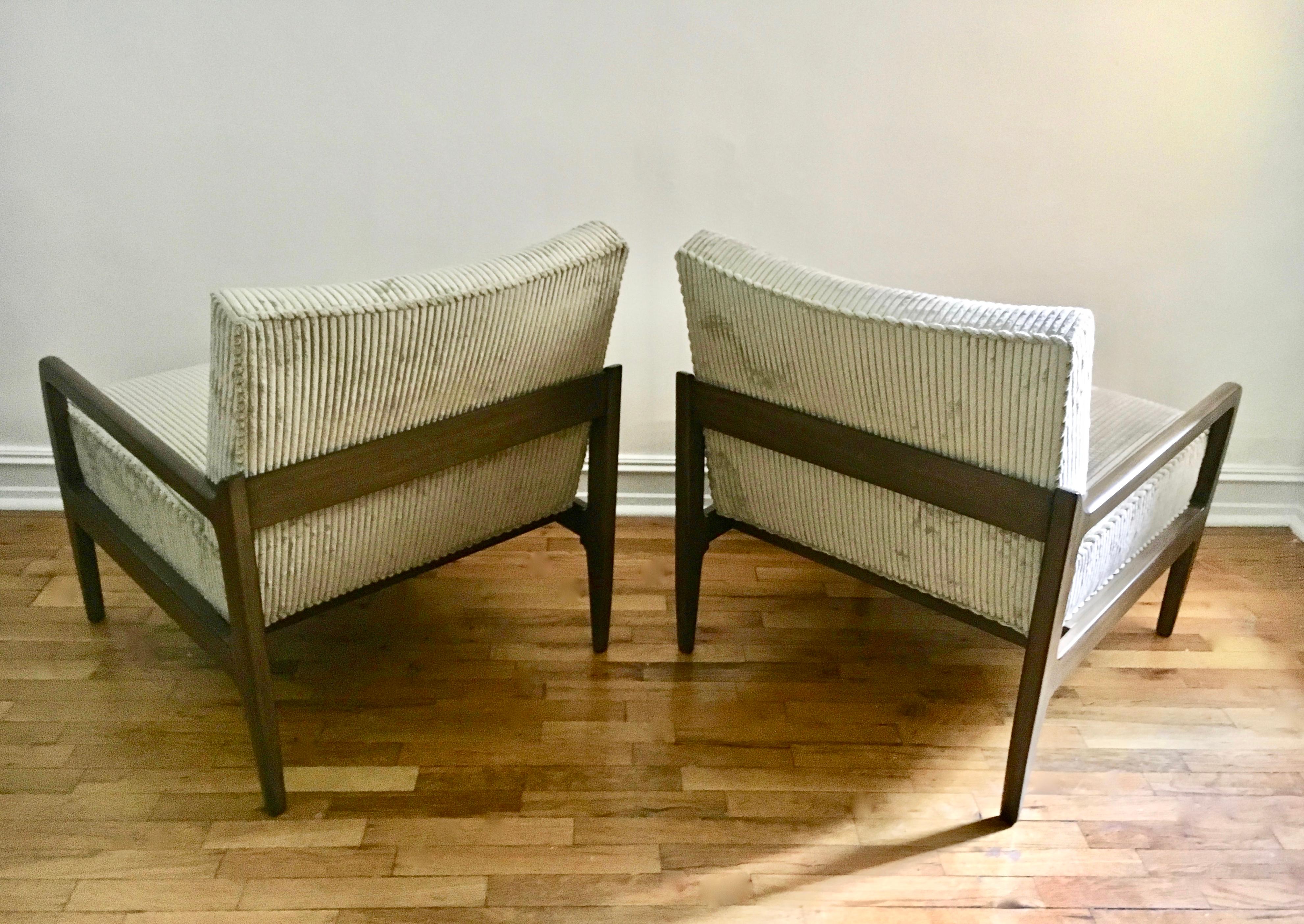 Mid-Century Modern Pair T. H. Robsjohn-Gibbings Style Hand Grained Walnut Lounge Chairs
