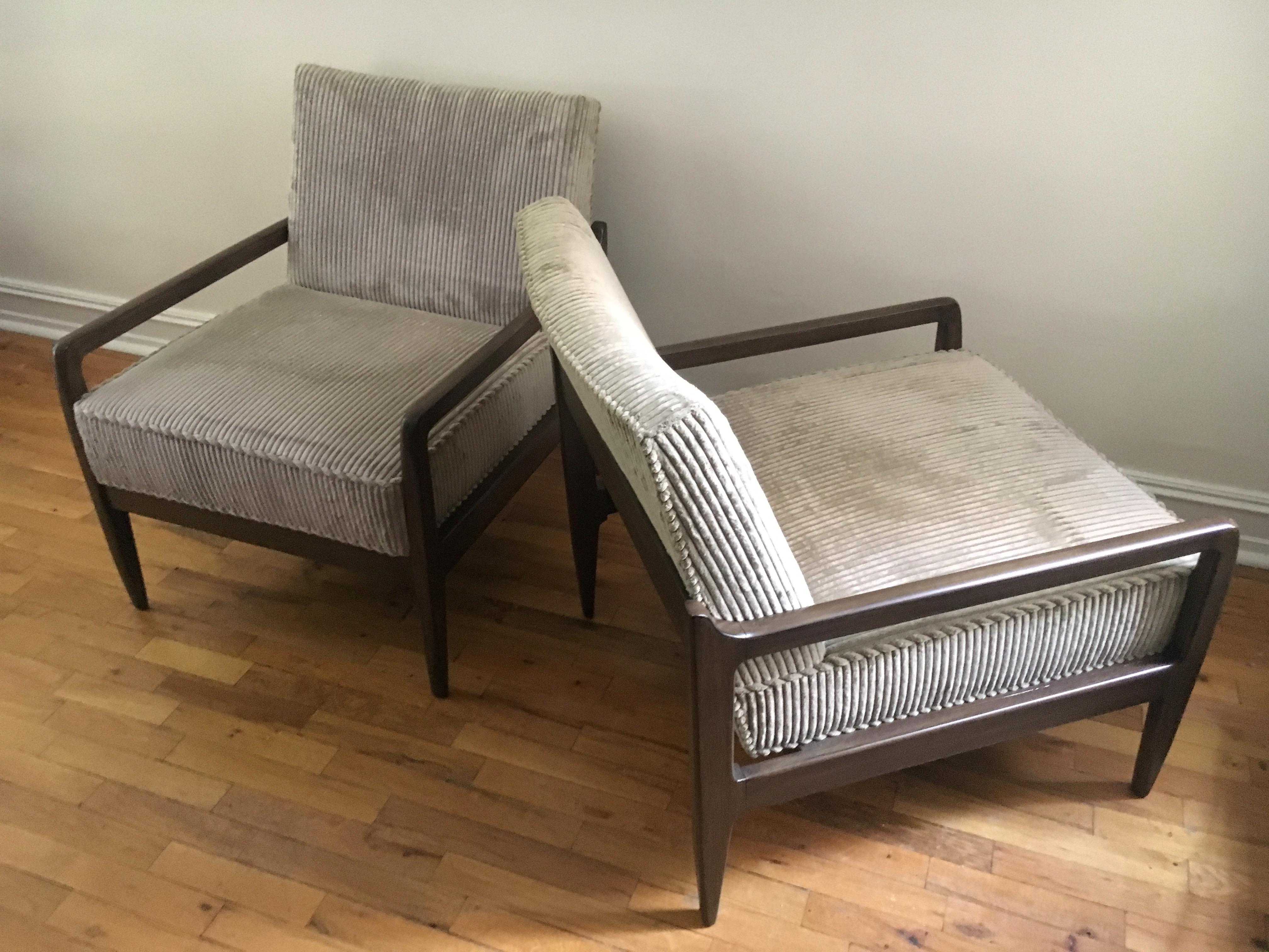 Pair T. H. Robsjohn-Gibbings Style Hand Grained Walnut Lounge Chairs In Good Condition In Bainbridge, NY