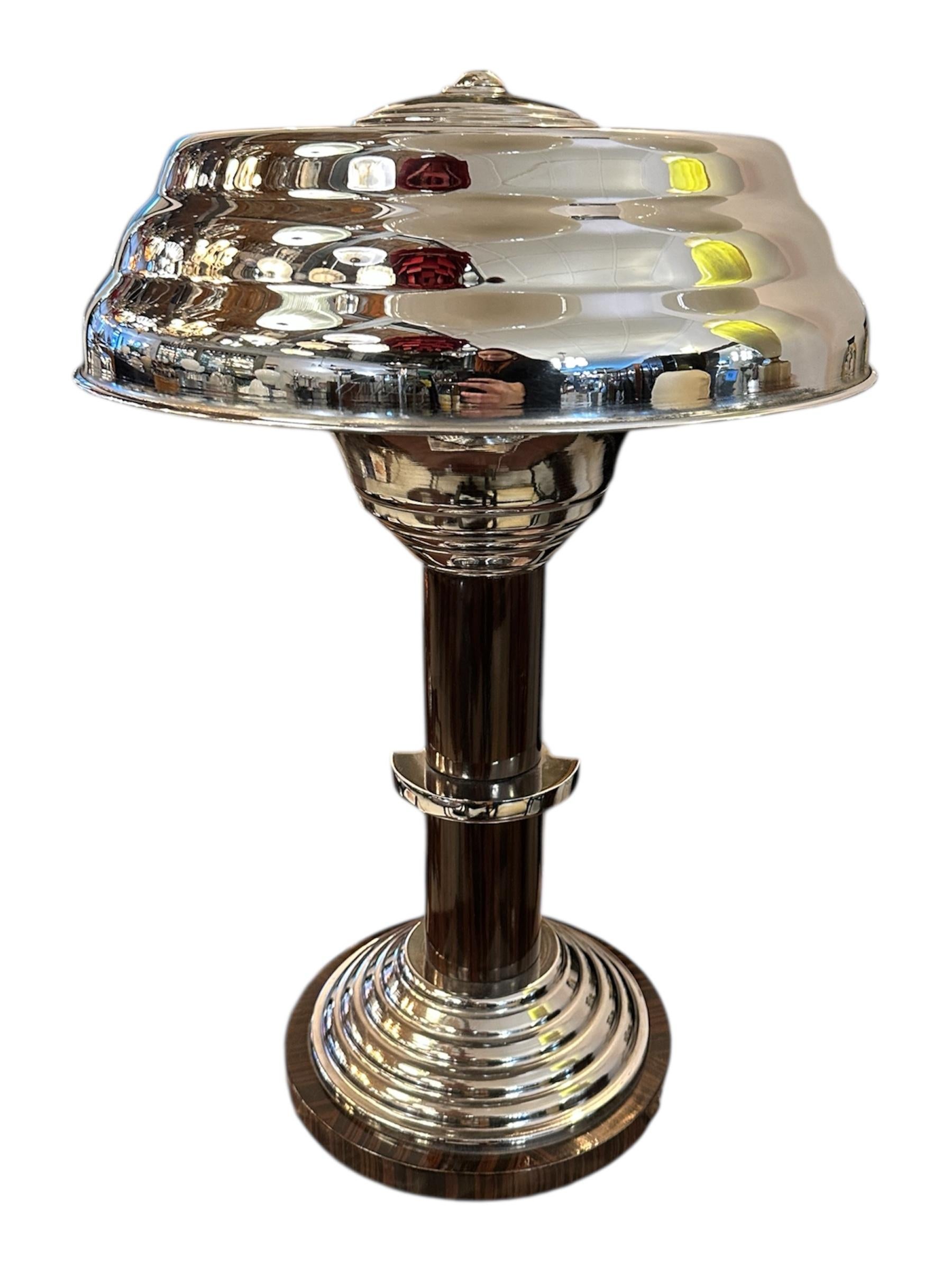 MATERIA: cromato e Wood
Stile: Art Deco
Paese: Francia
Per prendersi cura della tua proprietà e della vita dei nostri clienti, il nuovo cablaggio è stato realizzato.
Se vuoi vivere gli anni d'oro, questa è la lampada da scrivania di cui ha bisogno