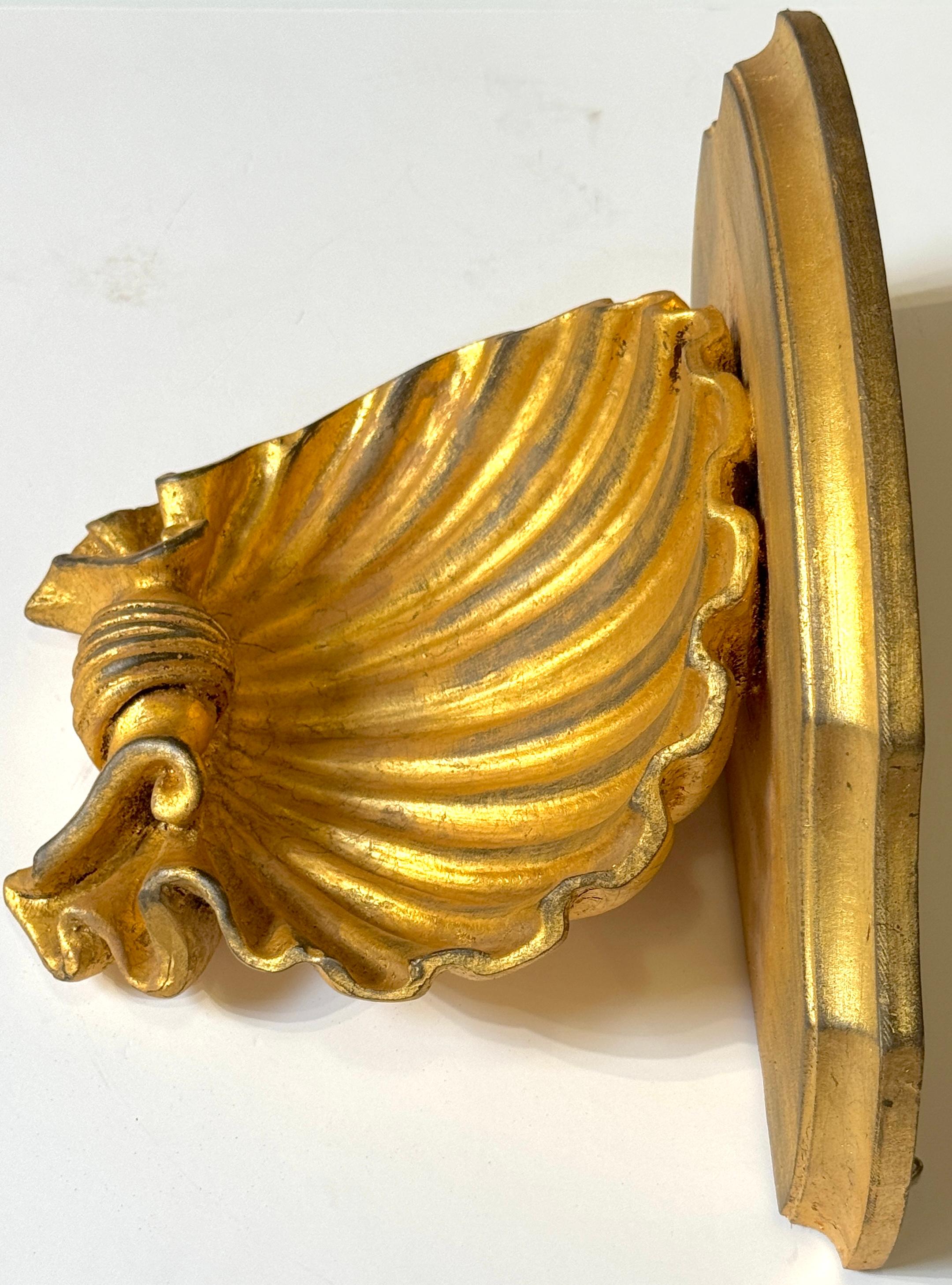 Pair talian Carved Giltwood Shell Motif Wall Brackets, Attributed  to Palladio For Sale 4