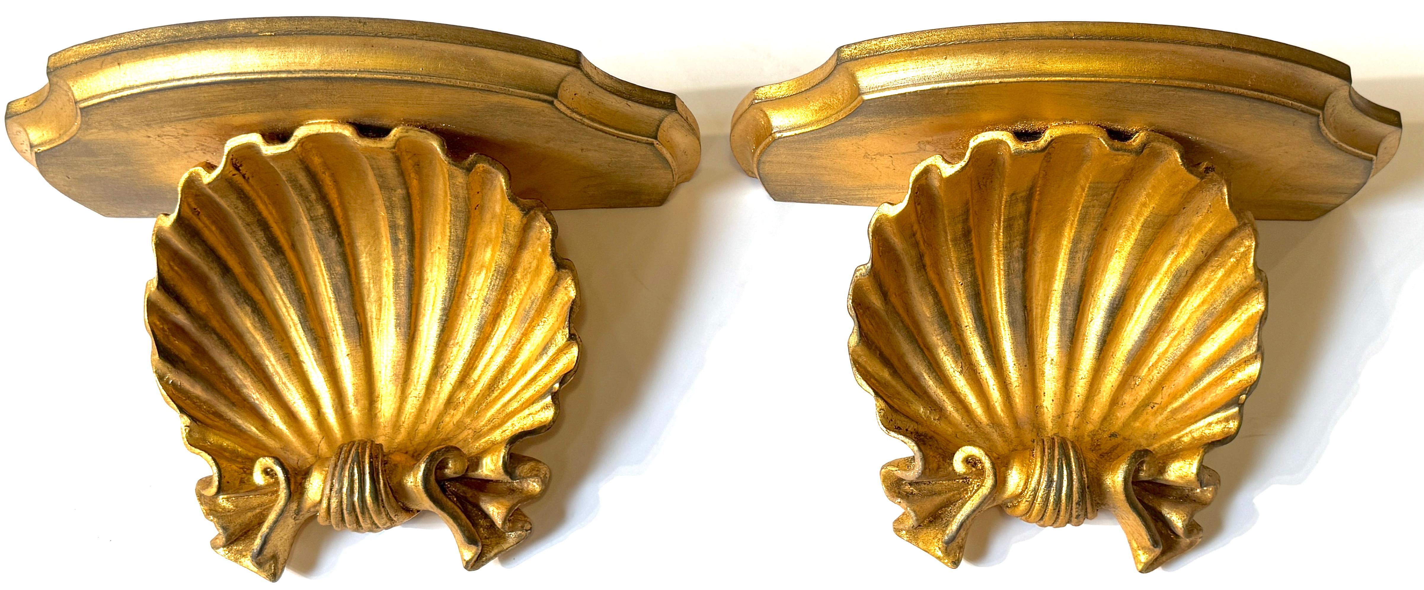 Neoclassical Pair talian Carved Giltwood Shell Motif Wall Brackets, Attributed  to Palladio For Sale