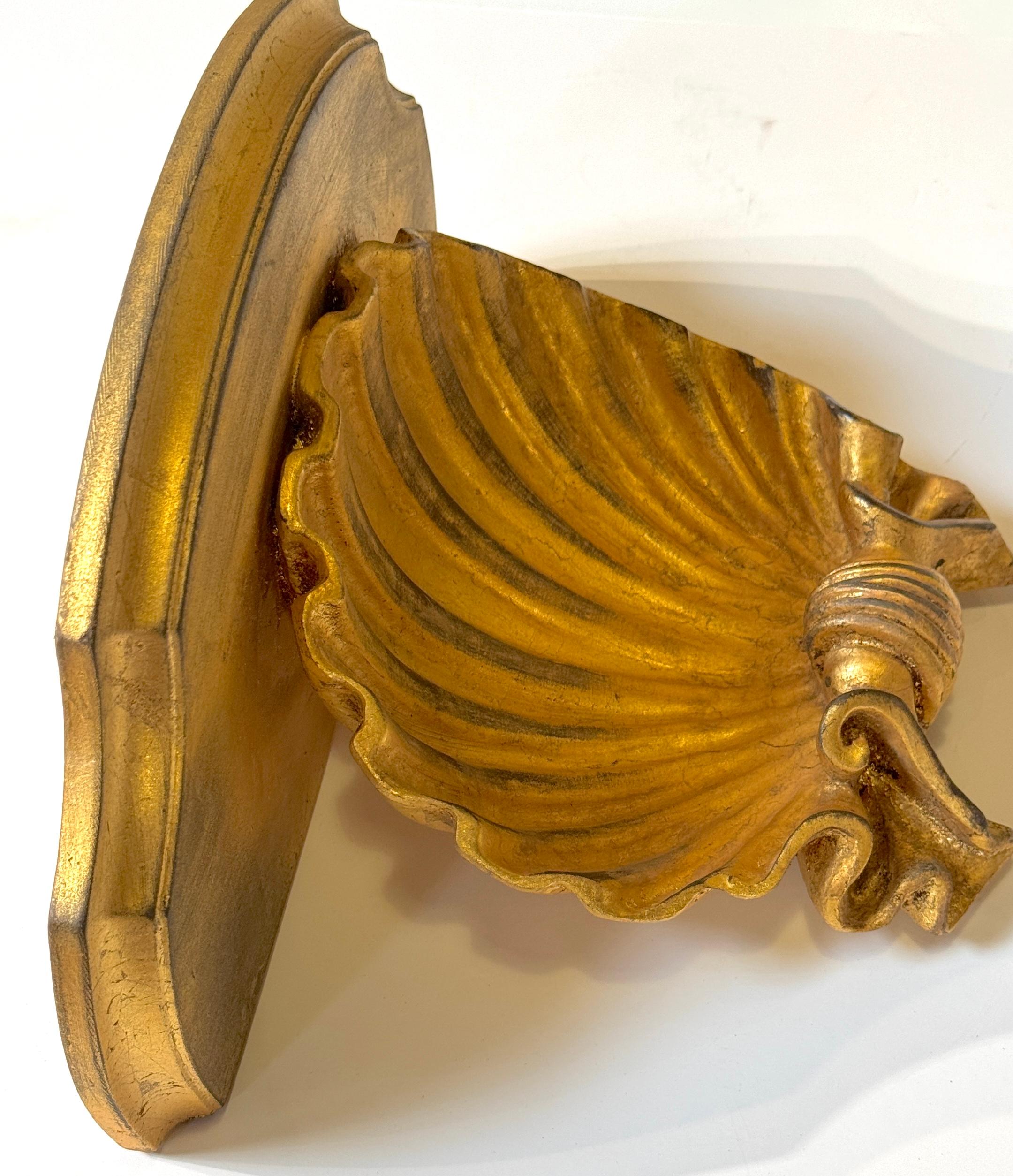 Pair talian Carved Giltwood Shell Motif Wall Brackets, Attributed  to Palladio For Sale 2