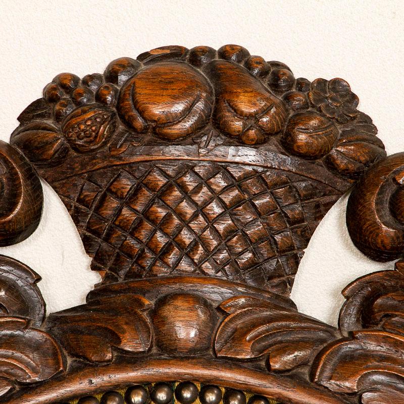 Paire de grands fauteuils baroques anciens sculptés du Danemark Bon état - En vente à Round Top, TX
