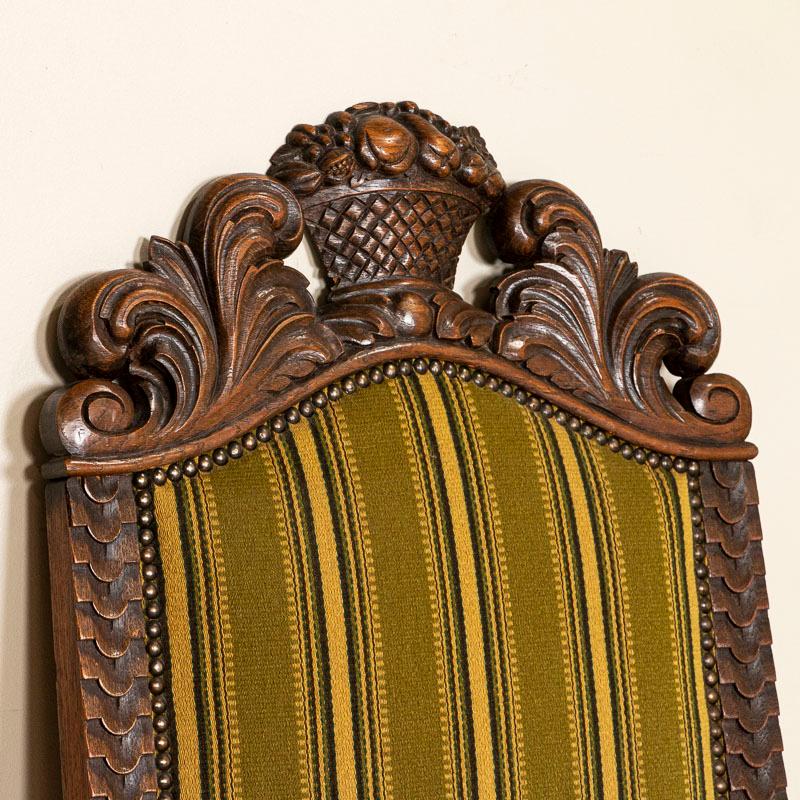 Bois Paire de grands fauteuils baroques anciens sculptés du Danemark en vente
