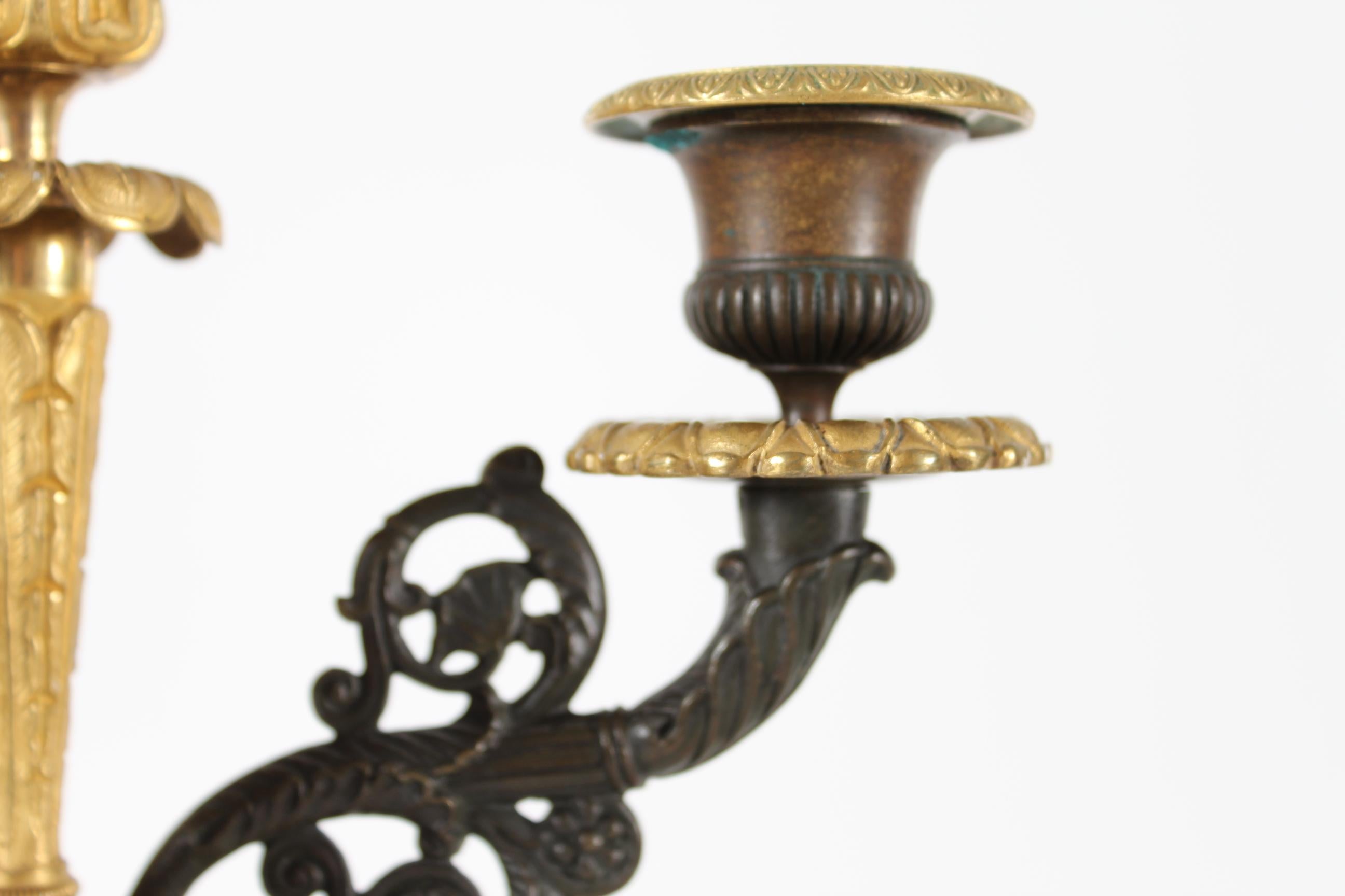 Coppia di candelabri antichi alti dell'Impero danese in metallo dorato + bronzo del 19° secolo In condizioni buone in vendita a Silkeborg, Silkeborg