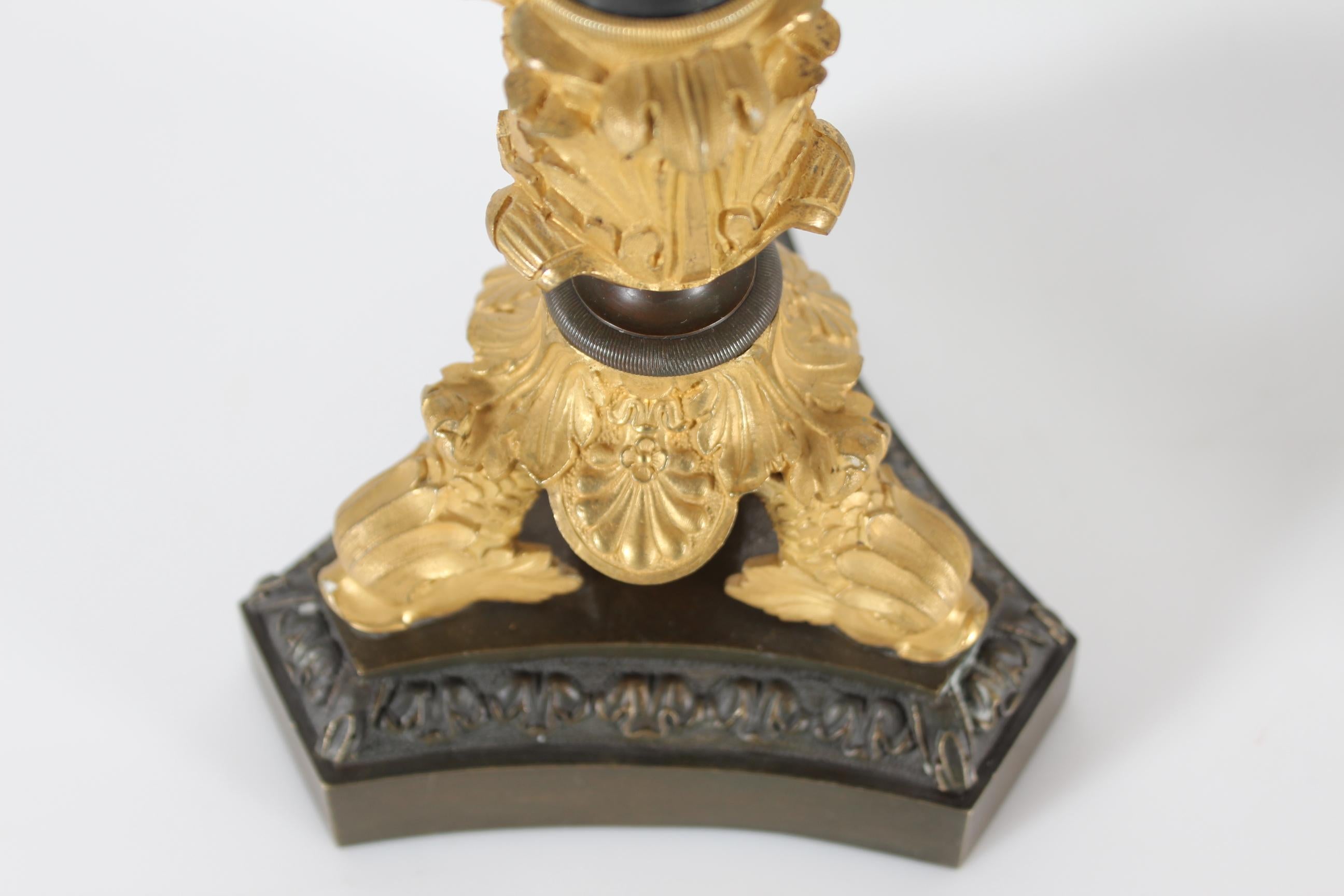 Metallo Coppia di candelabri antichi alti dell'Impero danese in metallo dorato + bronzo del 19° secolo in vendita